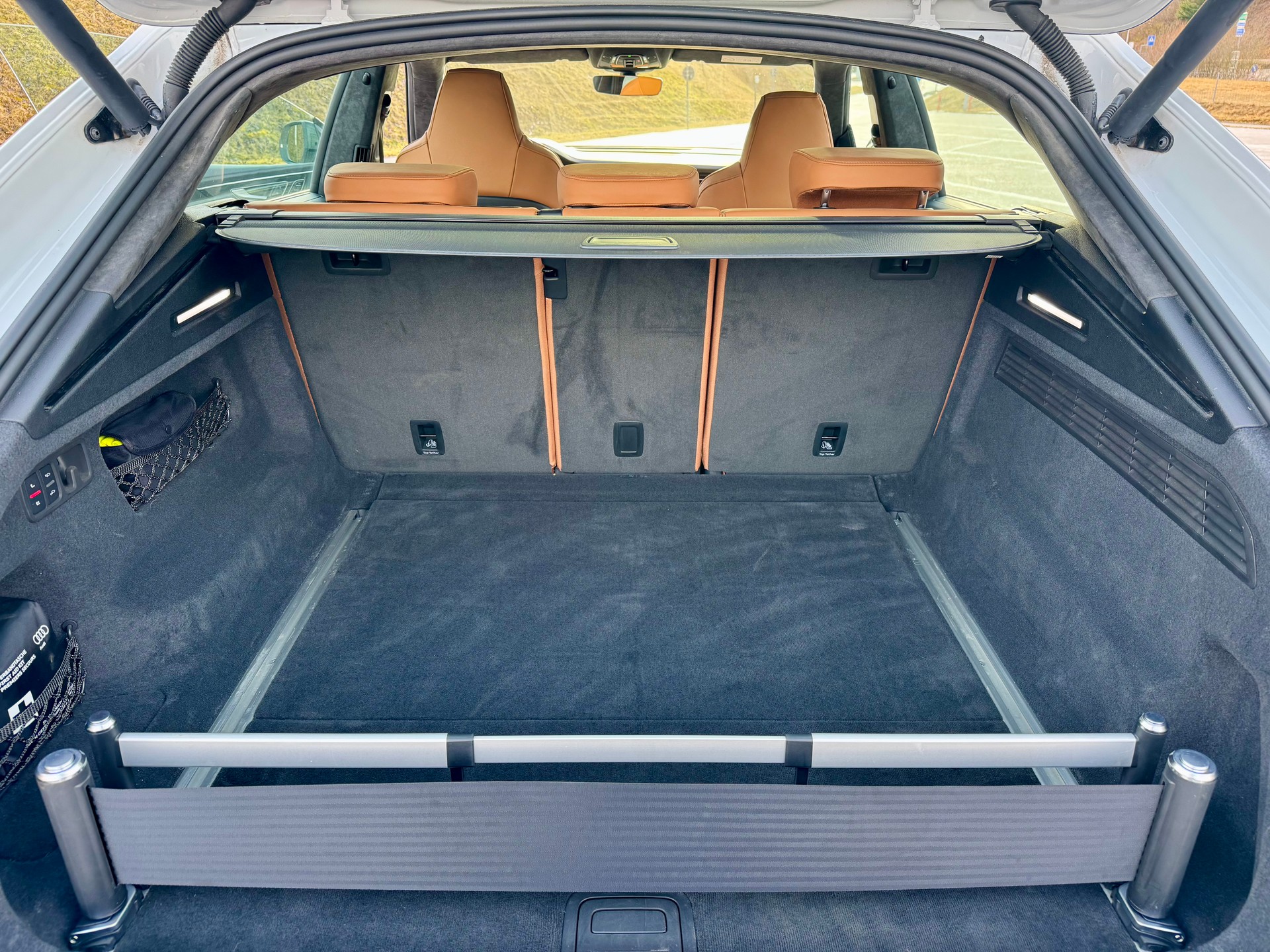 AUDI RSQ8 quattro tiptronic-image-11