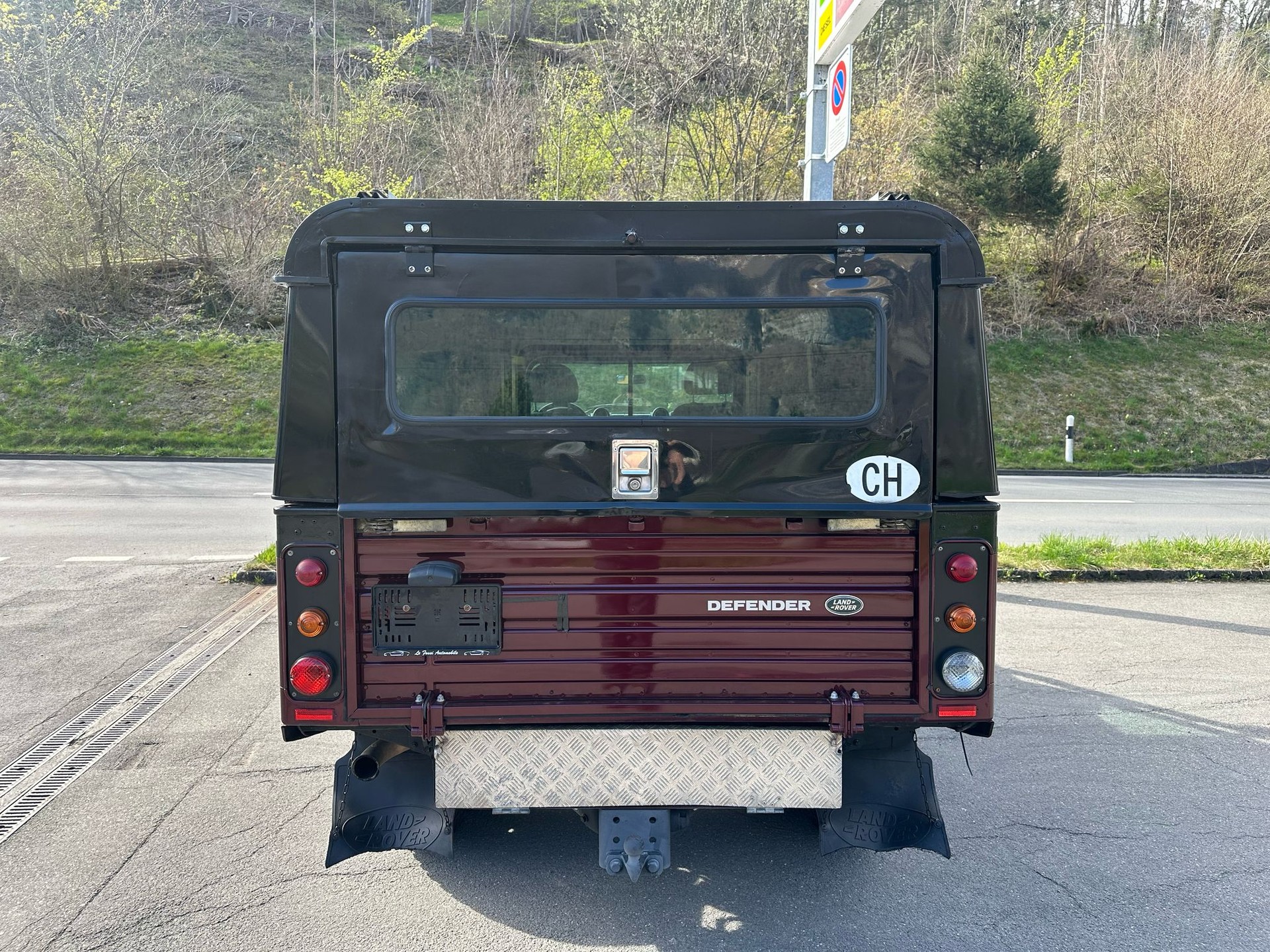 LAND ROVER Defender 130 2.2 TD4 DC High Capacity Pick Up-image-9