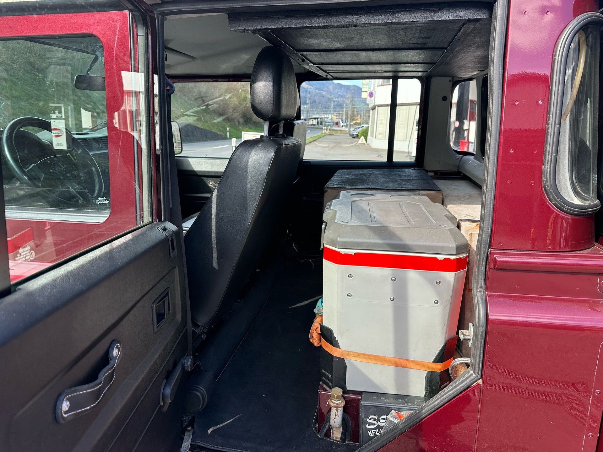 LAND ROVER Defender 130 2.2 TD4 DC High Capacity Pick Up-image-10