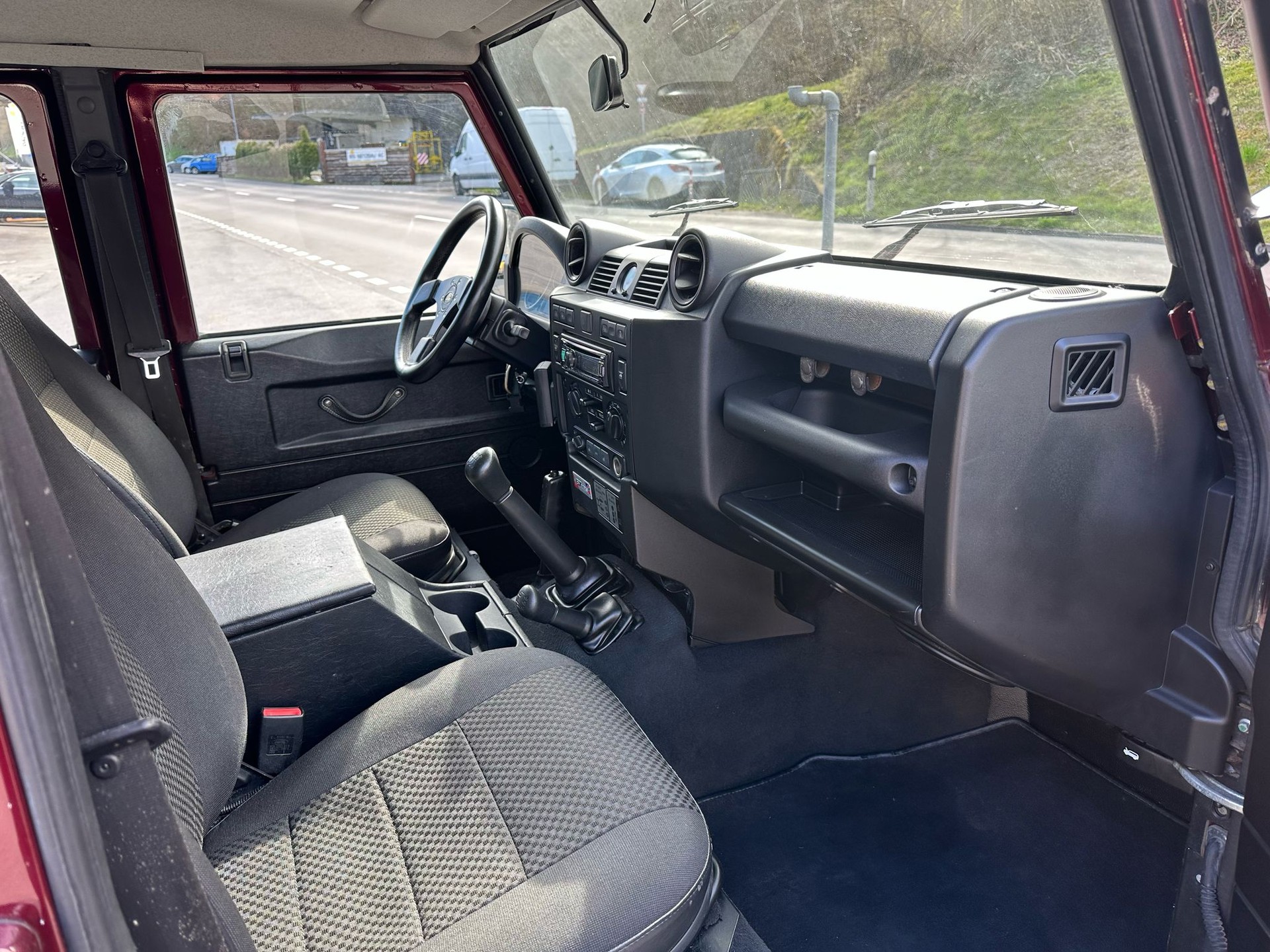 LAND ROVER Defender 130 2.2 TD4 DC High Capacity Pick Up-image-12