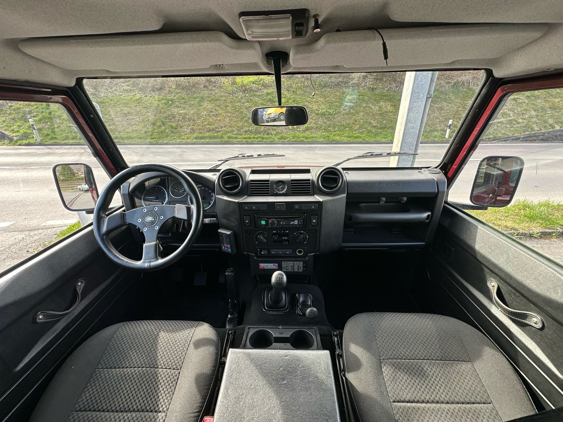 LAND ROVER Defender 130 2.2 TD4 DC High Capacity Pick Up-image-14