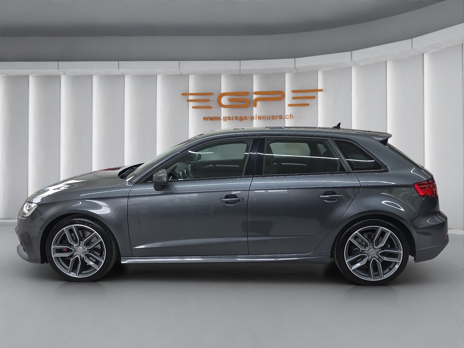AUDI S3 Sportback 2.0 T FSI quattro S-Tronic-showroom-element-3