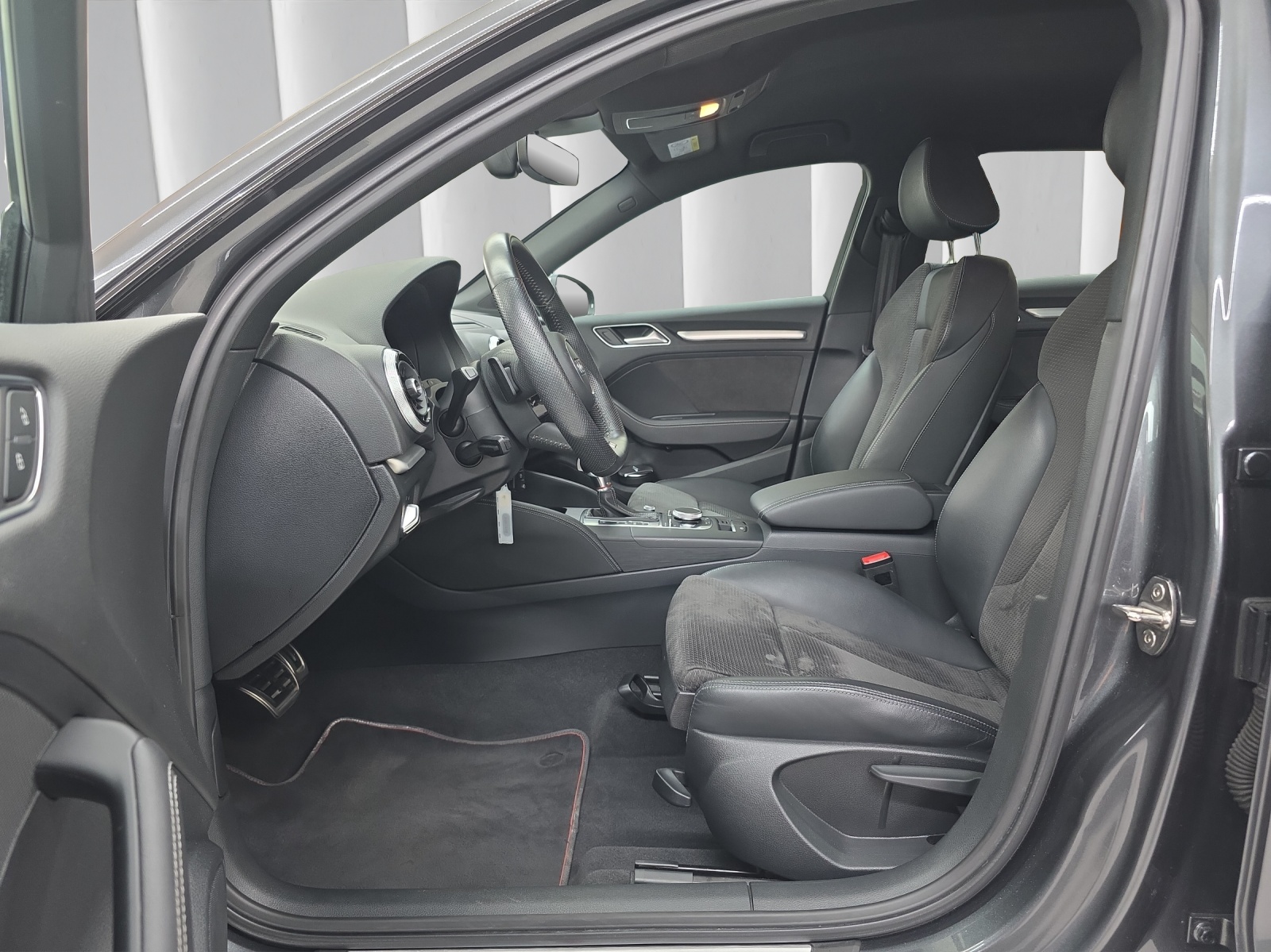 AUDI S3 Sportback 2.0 T FSI quattro S-Tronic-image-10