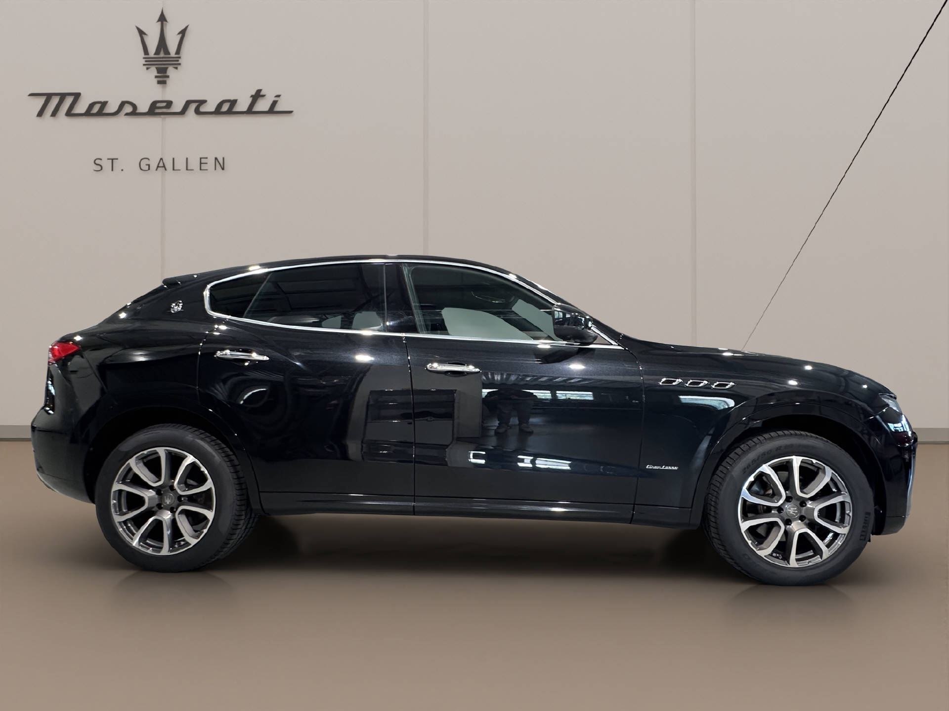MASERATI Levante 3.0 V6 D-showroom-element-3