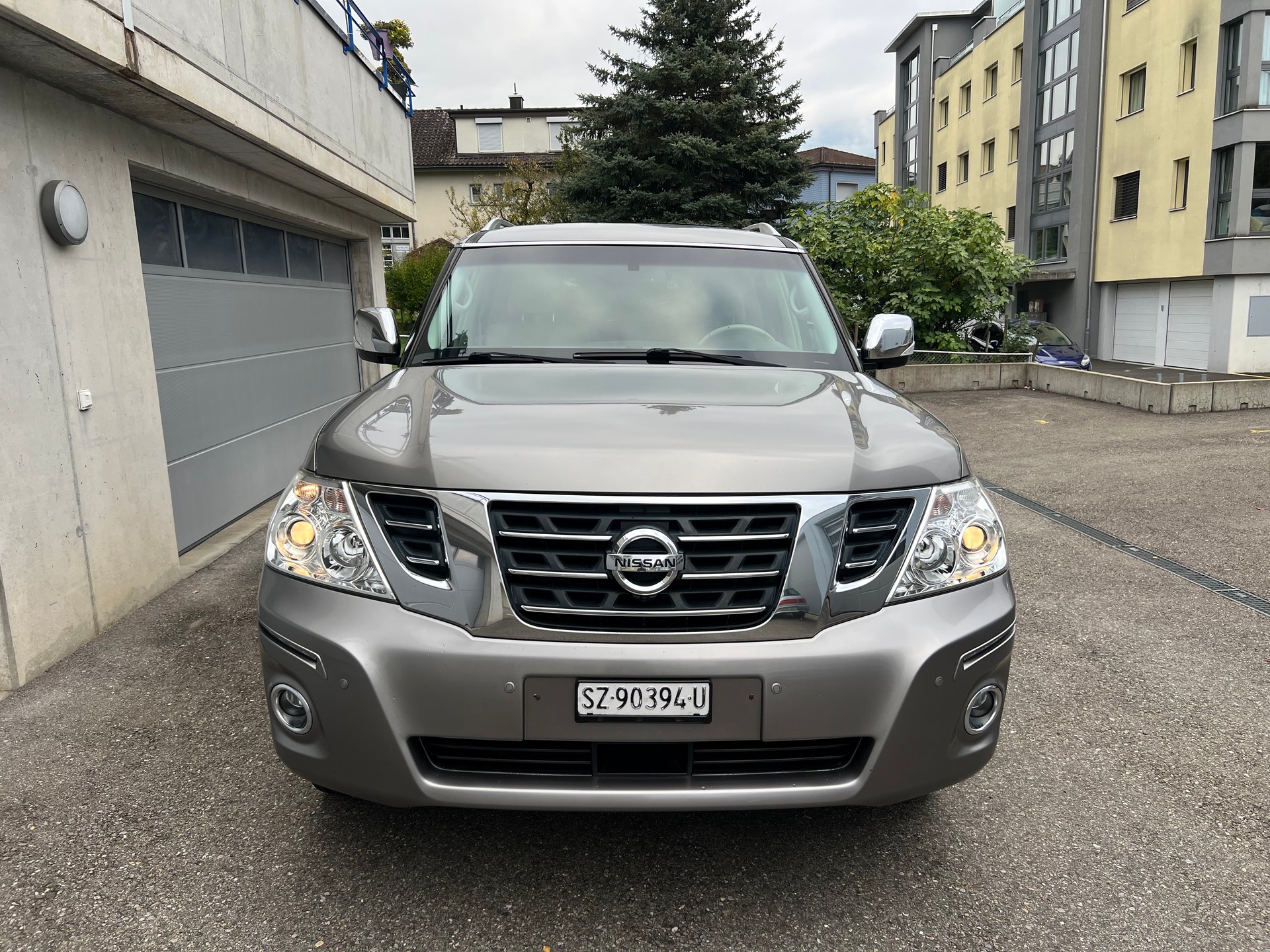 NISSAN Patrol Platinum V8-showroom-element-1