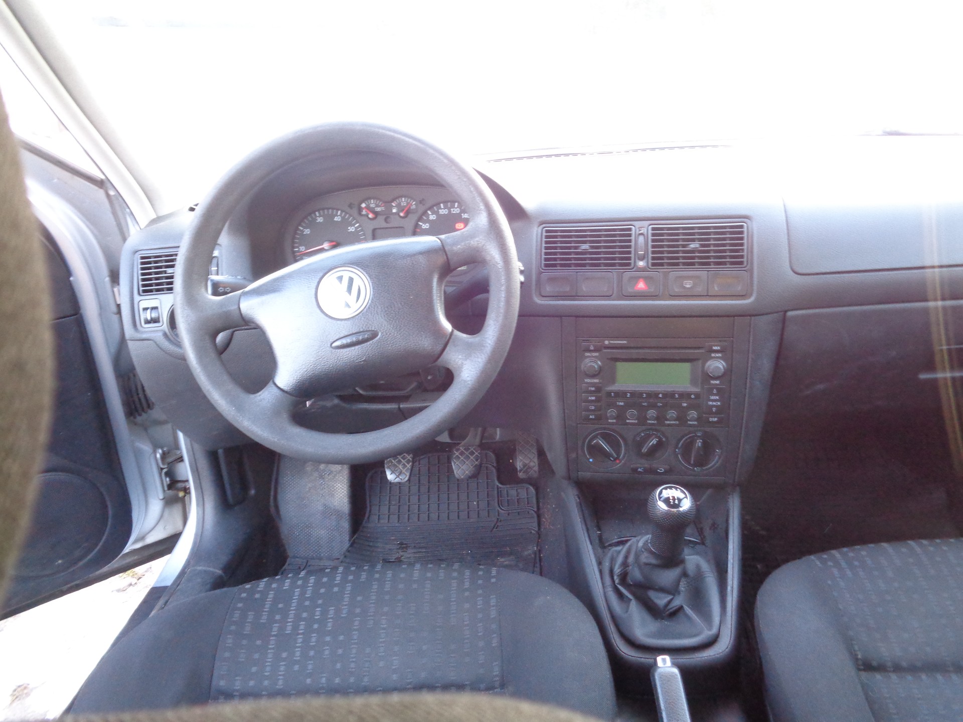 VW Golf 1.4 16V-image-10