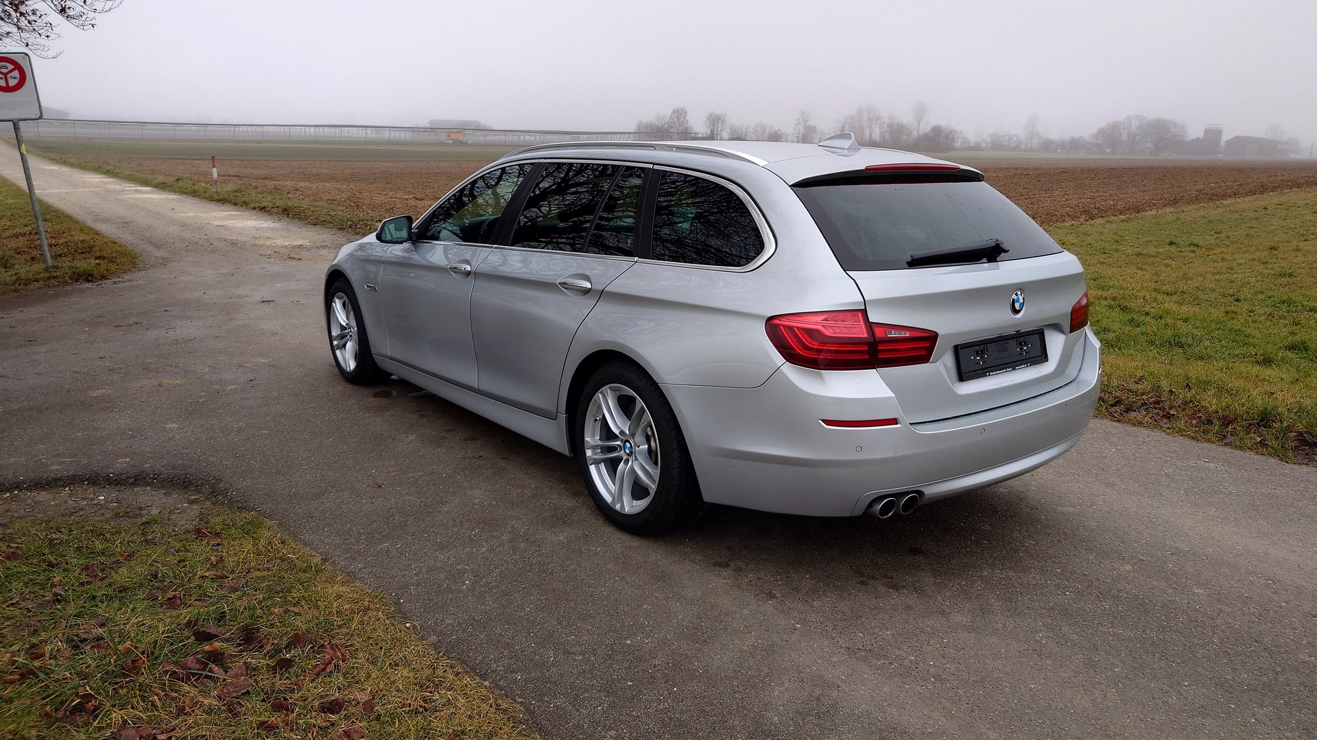 BMW 530d Touring xDrive Steptronic-showroom-element-2