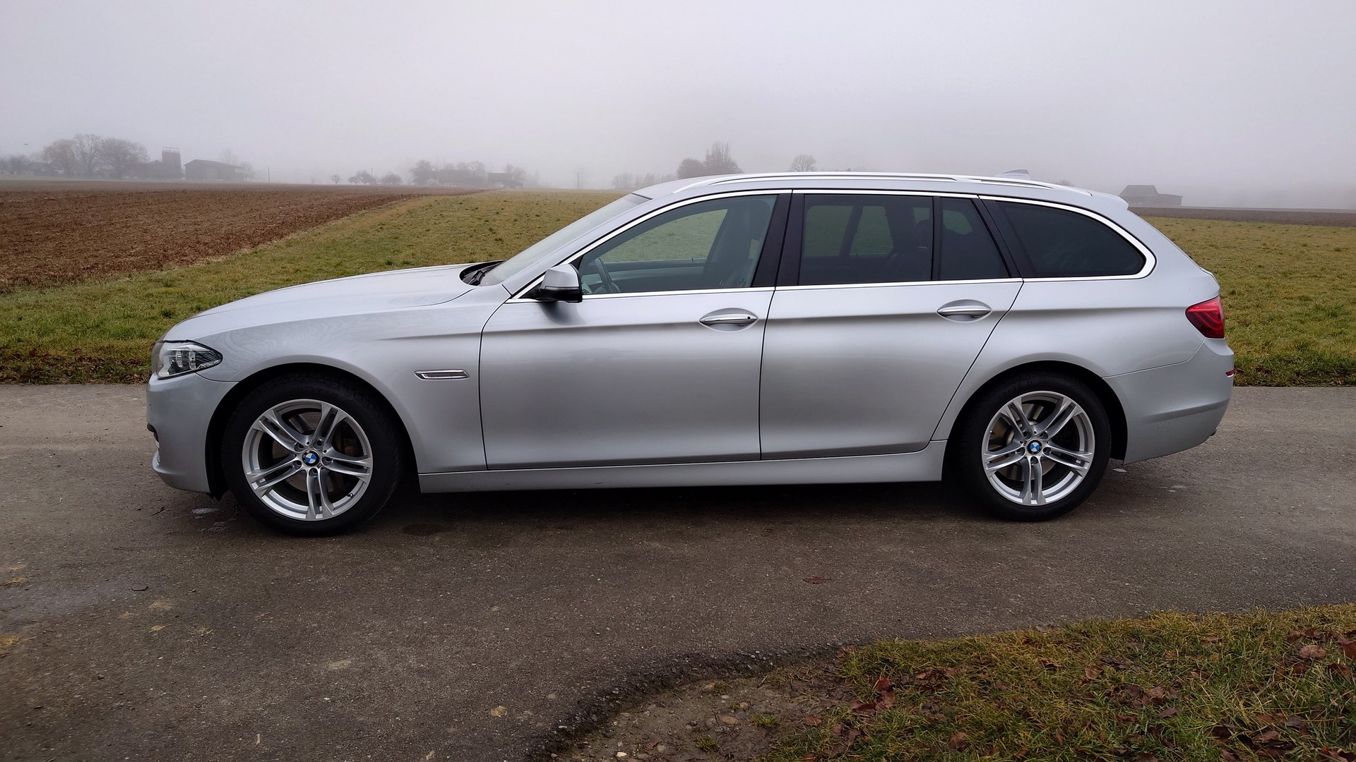 BMW 530d Touring xDrive Steptronic-showroom-element-1