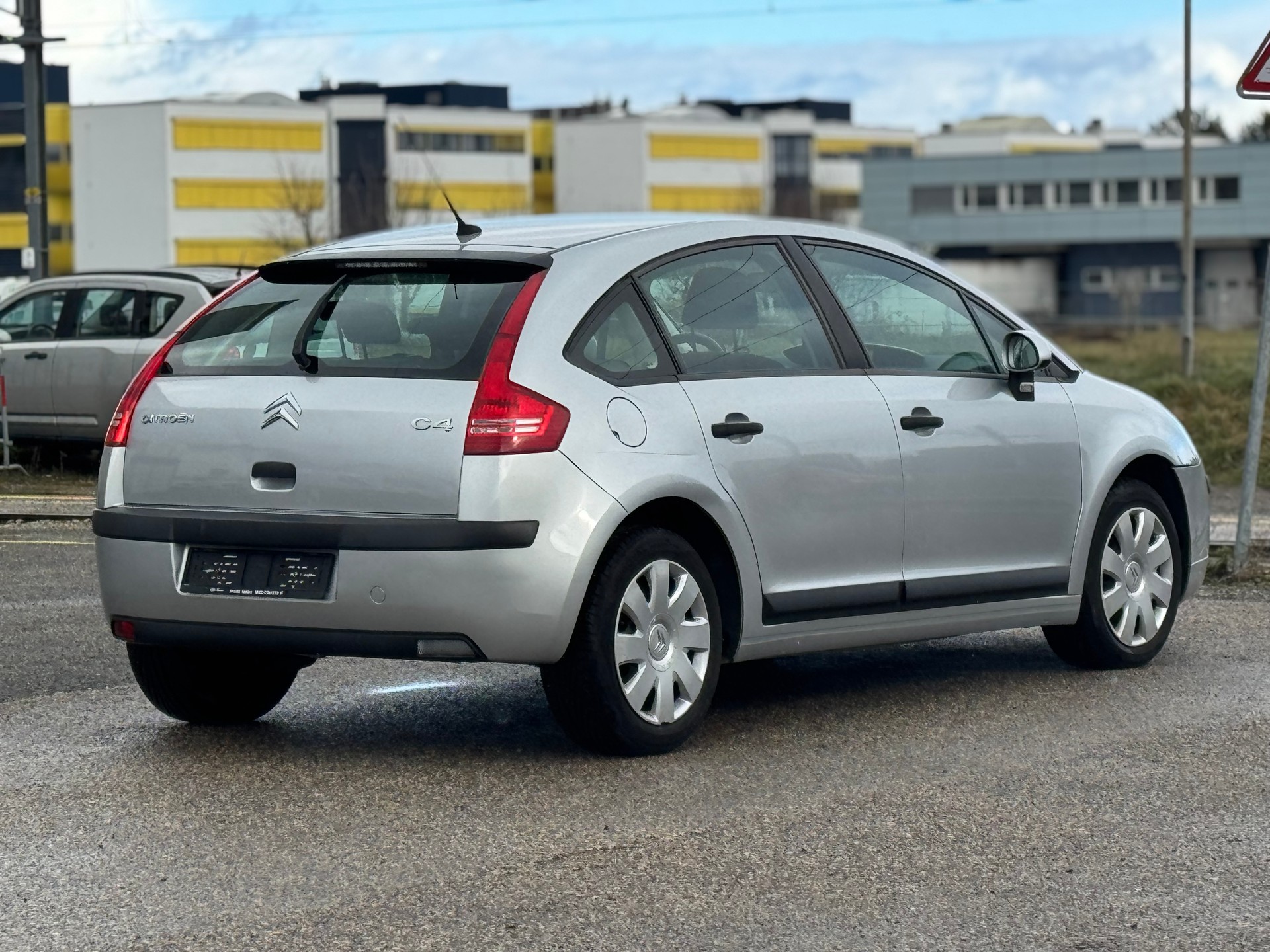 CITROEN C4 Berline 1.6i 16V VTR-image-3