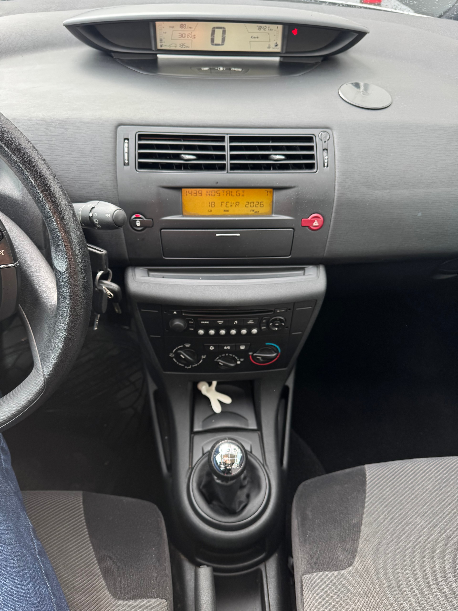 CITROEN C4 Berline 1.6i 16V VTR-image-9