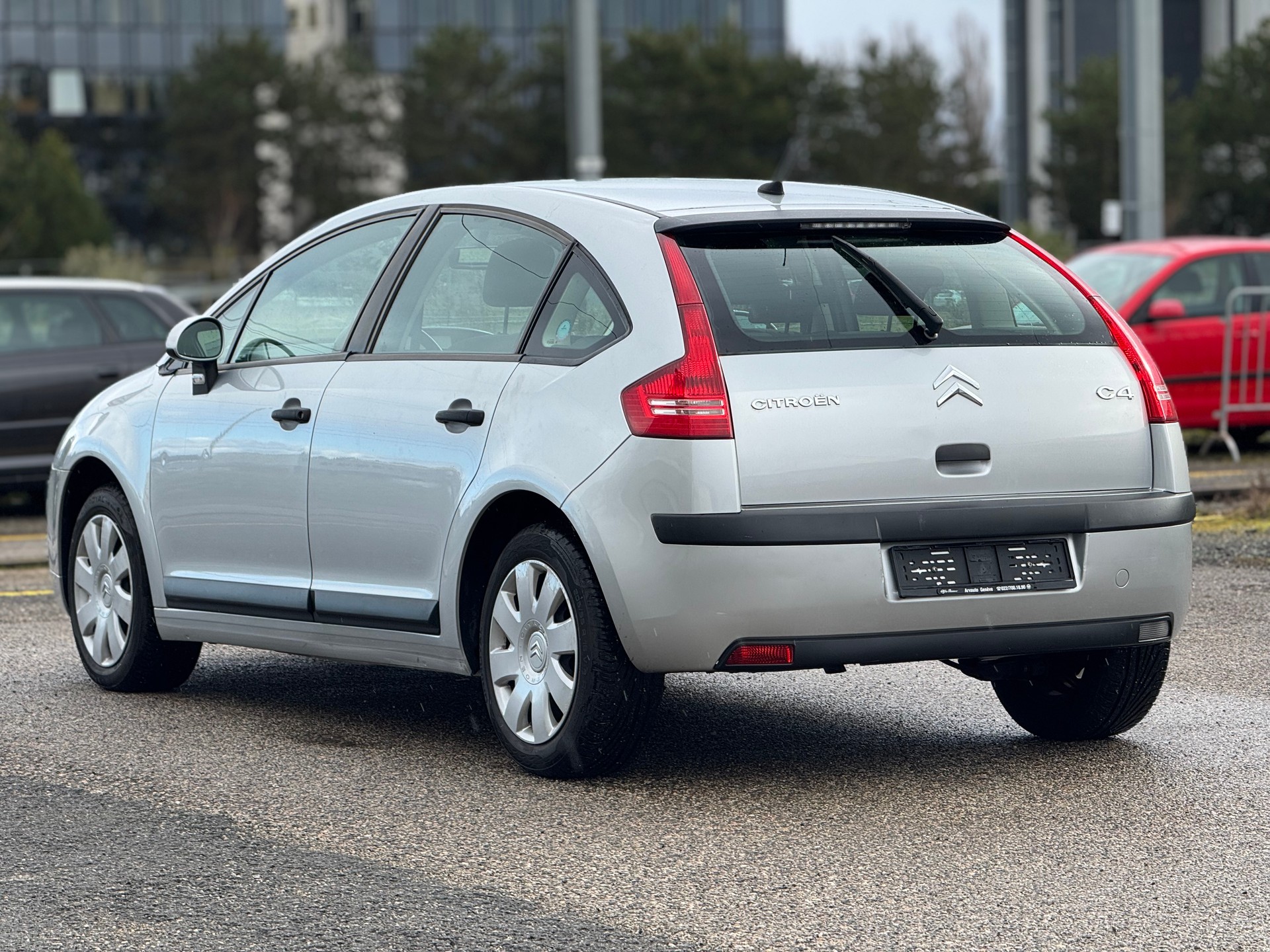 CITROEN C4 Berline 1.6i 16V VTR-image-5