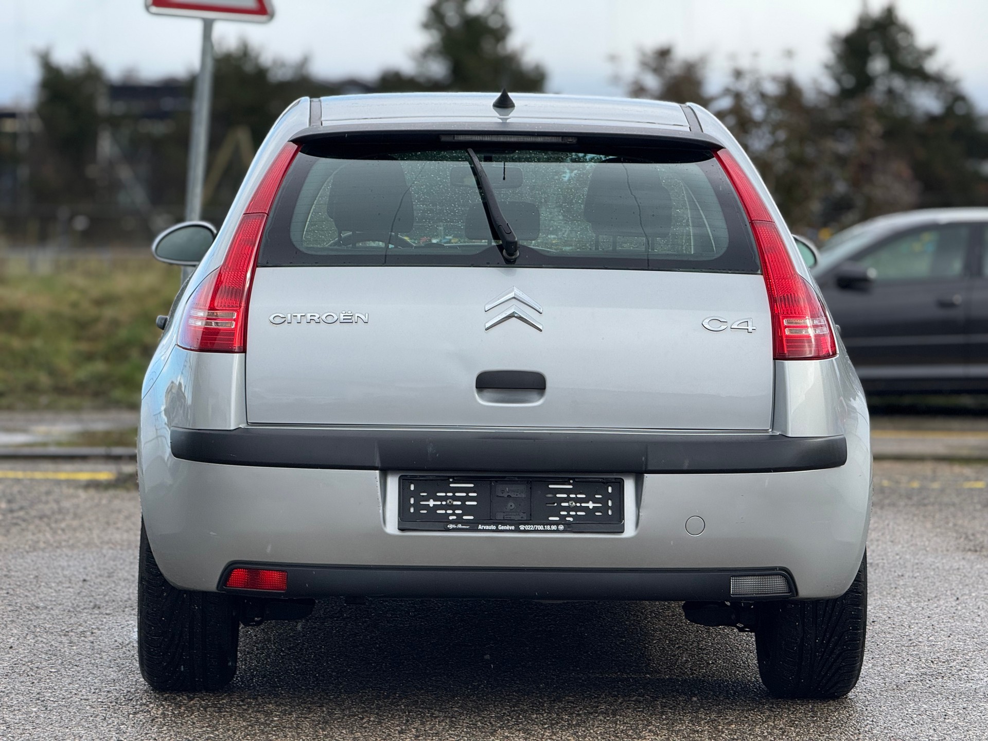 CITROEN C4 Berline 1.6i 16V VTR-image-4