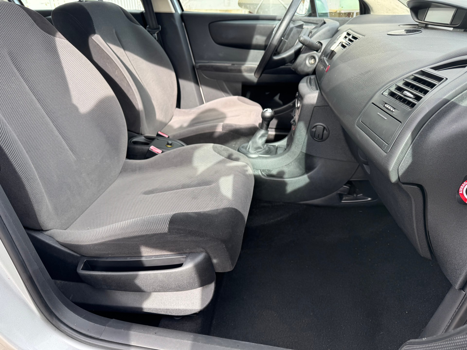 CITROEN C4 Berline 1.6i 16V VTR-image-7