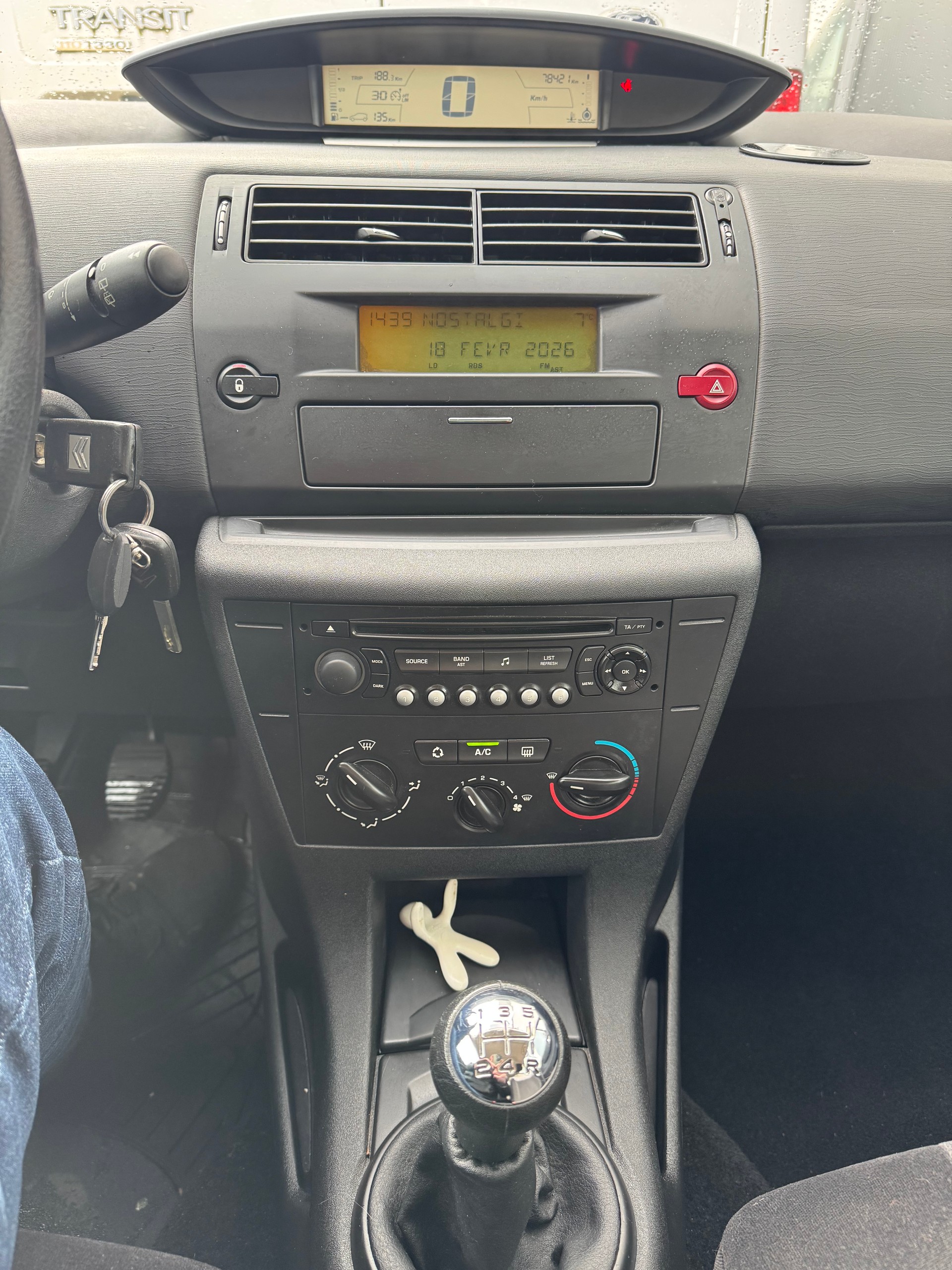 CITROEN C4 Berline 1.6i 16V VTR-image-11