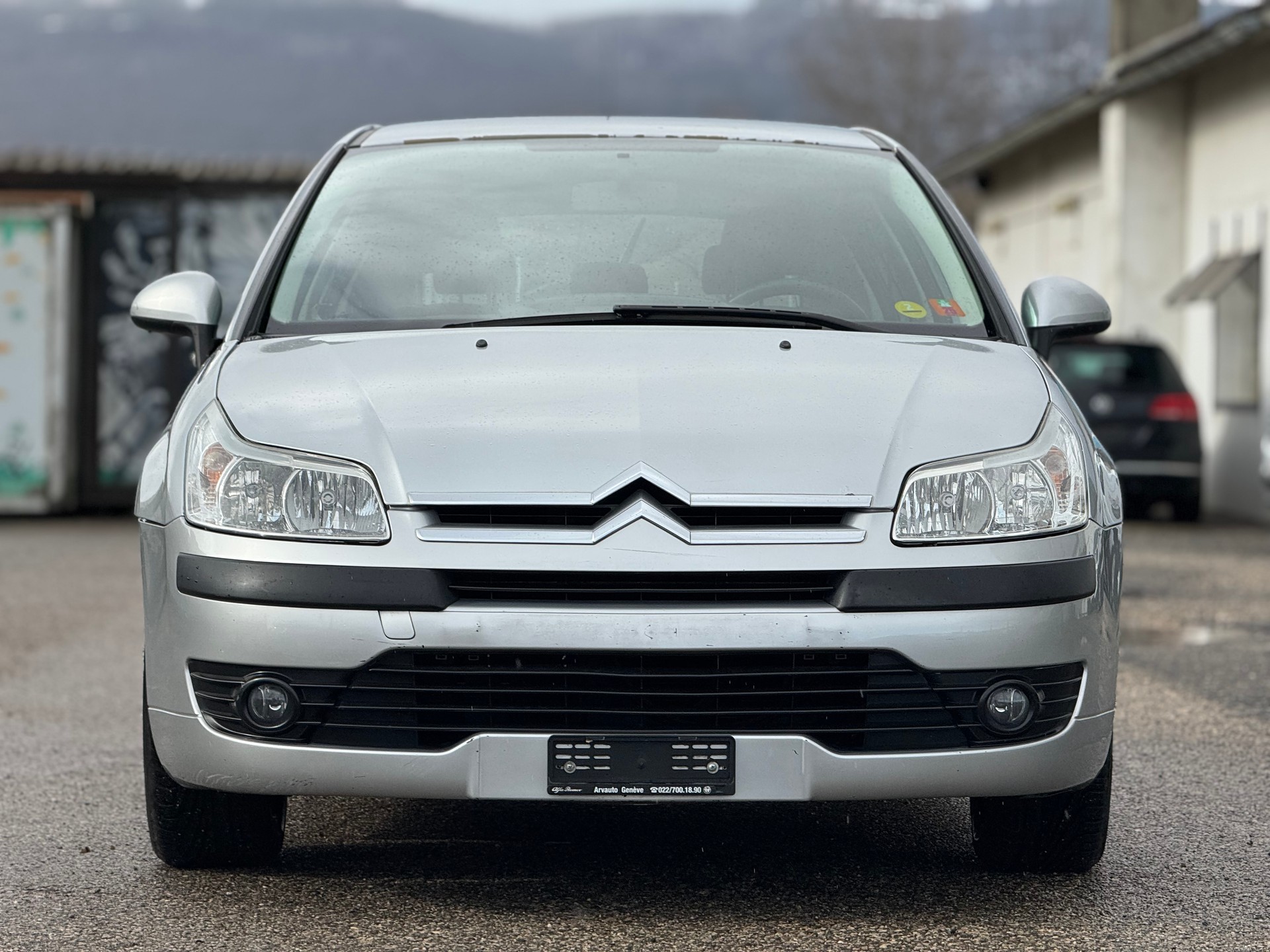 CITROEN C4 Berline 1.6i 16V VTR-image-1