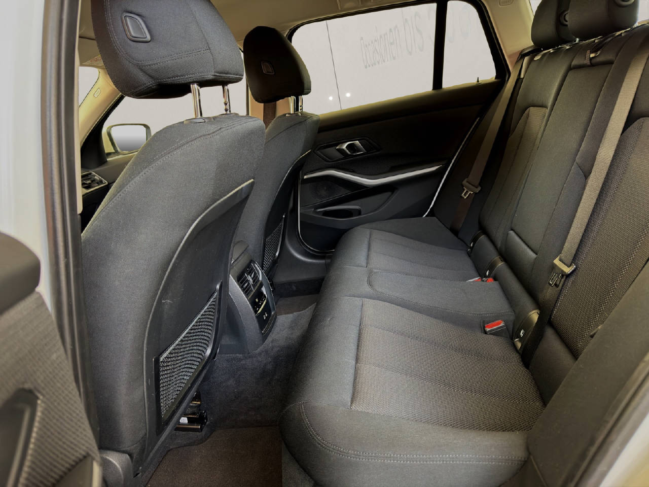 BMW 320d xDrive 190PS Touring-image-13