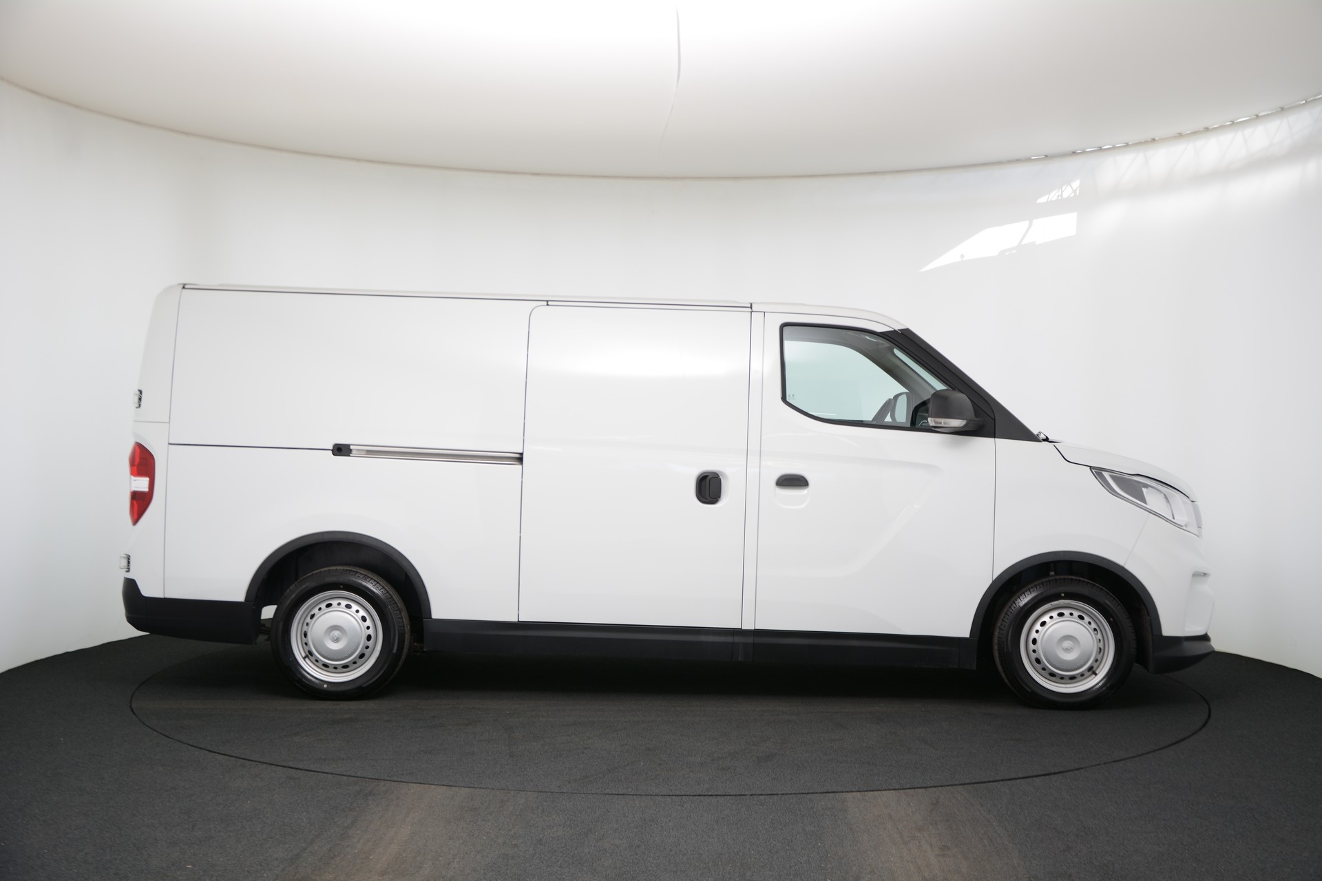 MAXUS eDELIVER 3 Kastenaufbau L2 50kWh-image-16