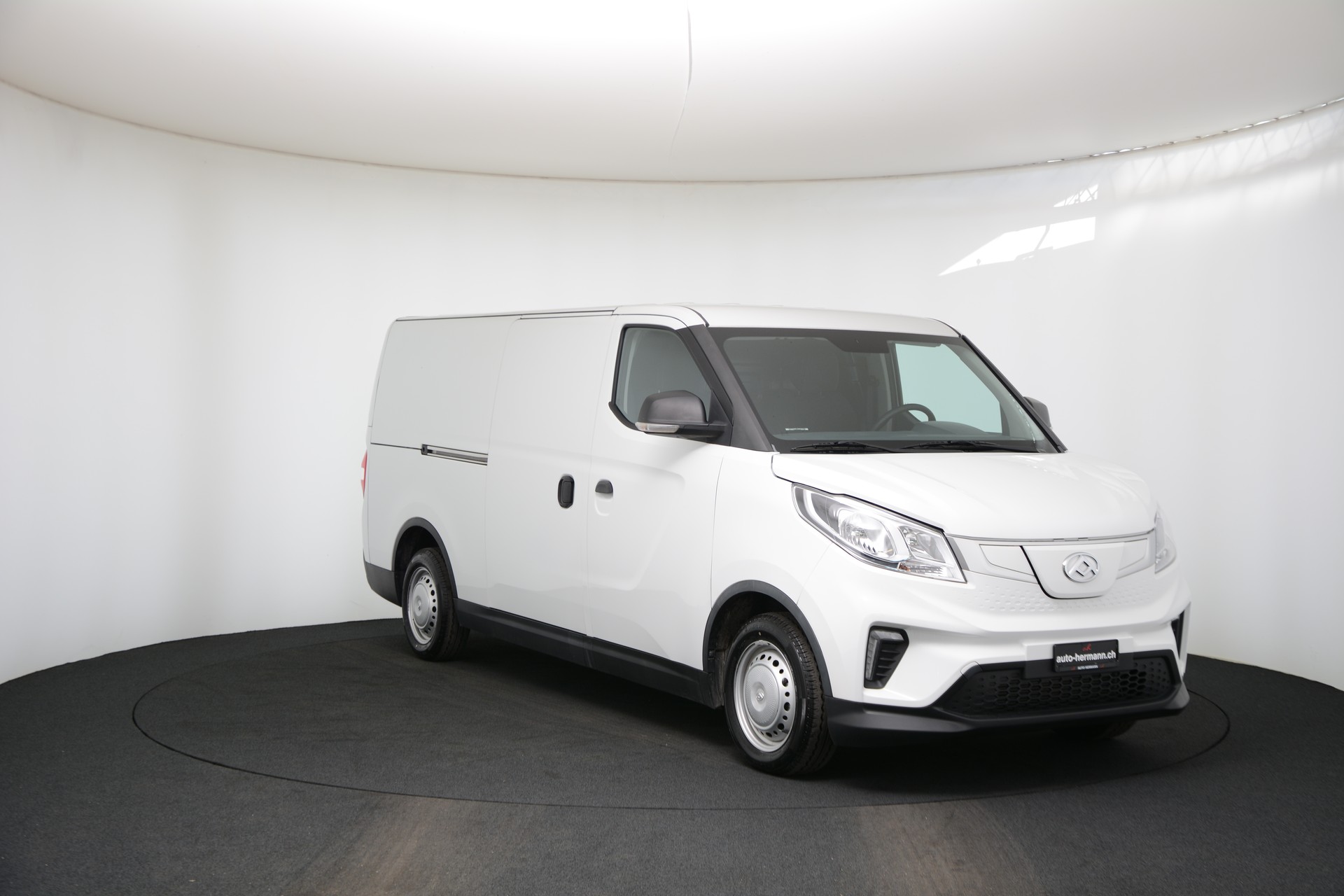 MAXUS eDELIVER 3 Kastenaufbau L2 50kWh-image-0