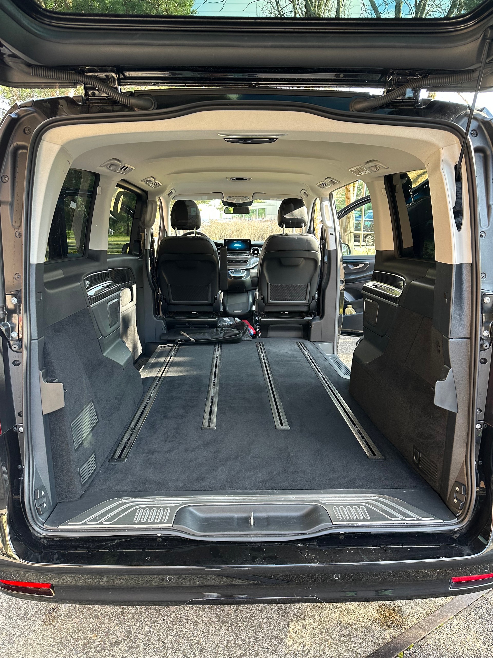 MERCEDES-BENZ V 300 d Avantgarde lang | 7 Sitze + Liegpaket | Distronic | 360° | Burmester | AHK | MB Garantie bis 07/2027-image-7