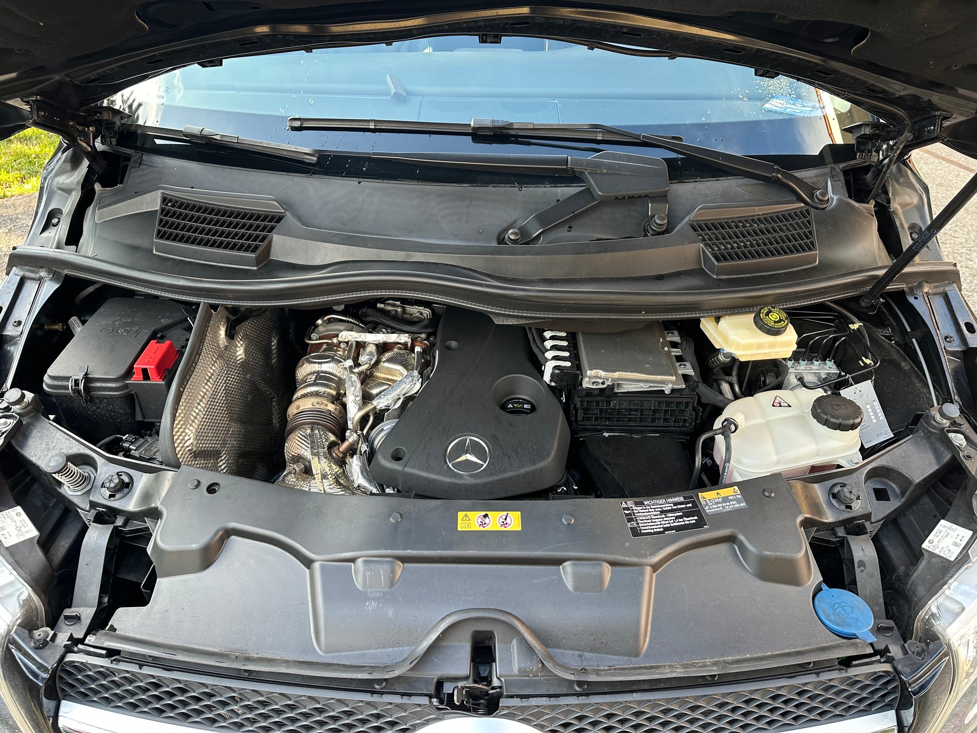 MERCEDES-BENZ V 300 d Avantgarde lang | 7 Sitze + Liegpaket | Distronic | 360° | Burmester | AHK | MB Garantie bis 07/2027-image-15