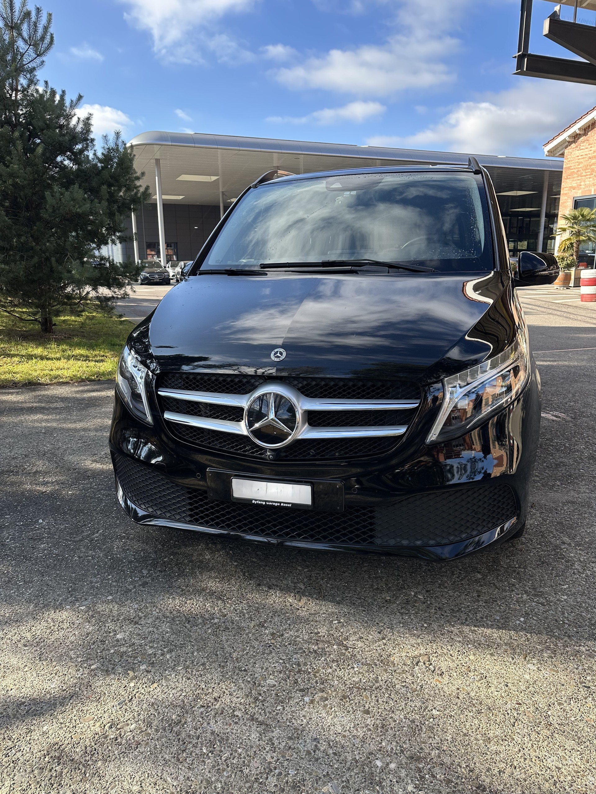 MERCEDES-BENZ V 300 d Avantgarde lang | 7 Sitze + Liegpaket | Distronic | 360° | Burmester | AHK | MB Garantie bis 07/2027-image-1
