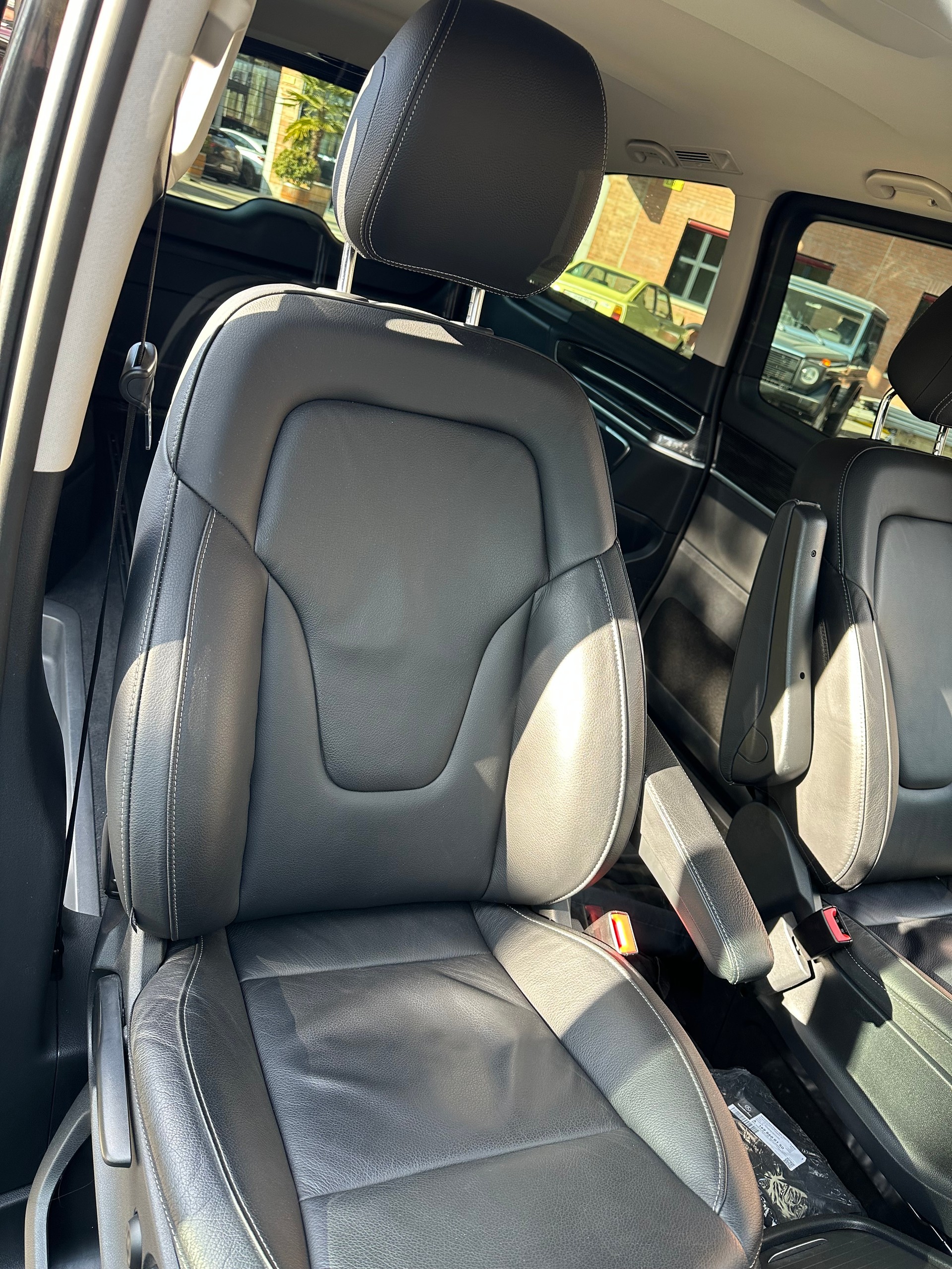 MERCEDES-BENZ V 300 d Avantgarde lang | 7 Sitze + Liegpaket | Distronic | 360° | Burmester | AHK | MB Garantie bis 07/2027-image-13