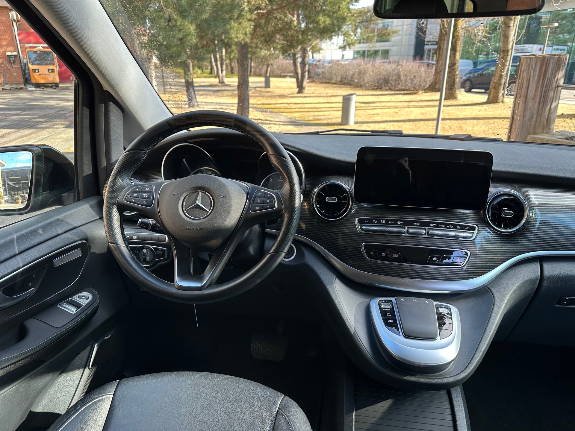 MERCEDES-BENZ V 300 d Avantgarde lang | 7 Sitze + Liegpaket | Distronic | 360° | Burmester | AHK | MB Garantie bis 07/2027-image-10