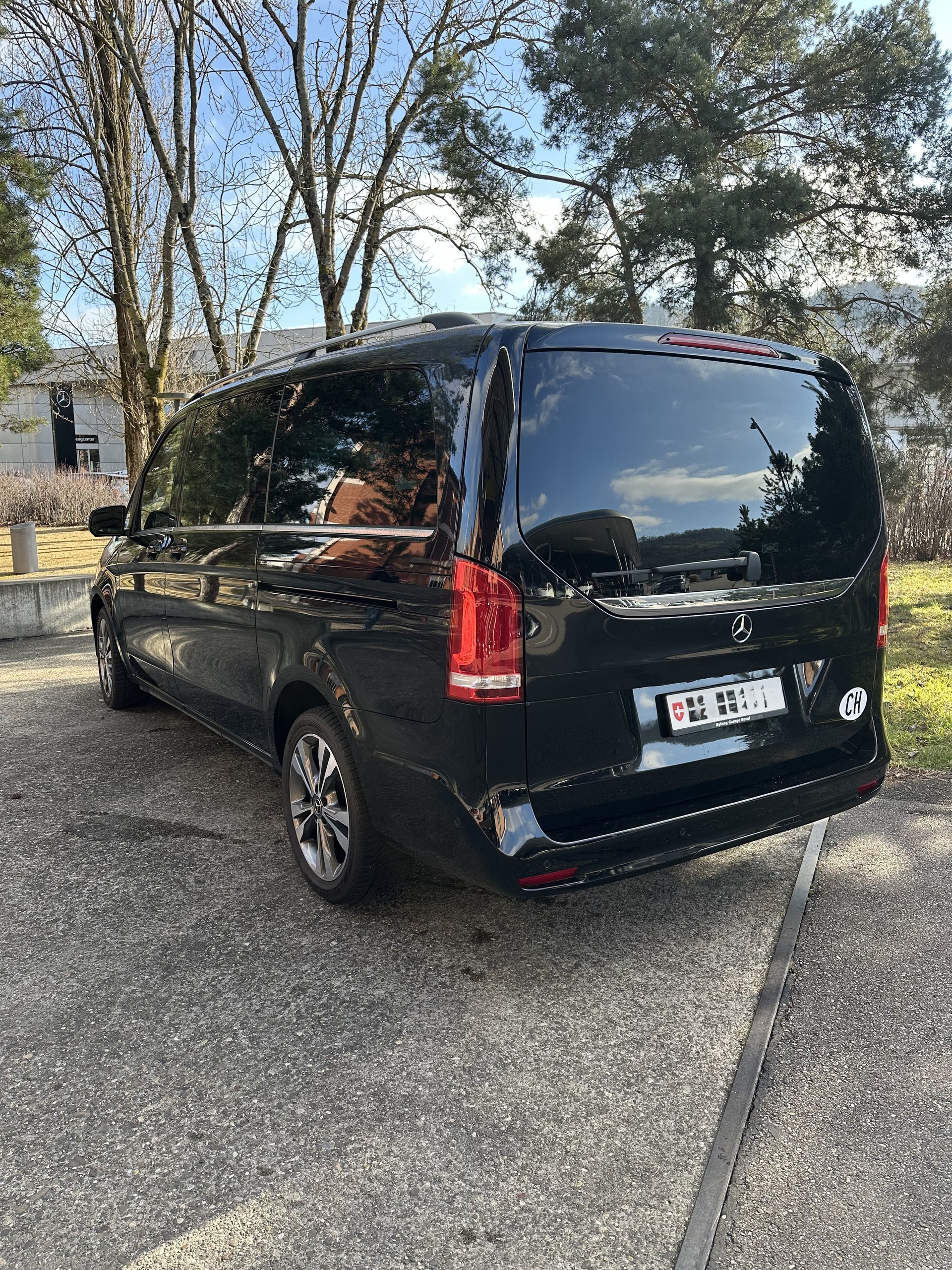 MERCEDES-BENZ V 300 d Avantgarde lang | 7 Sitze + Liegpaket | Distronic | 360° | Burmester | AHK | MB Garantie bis 07/2027-image-3