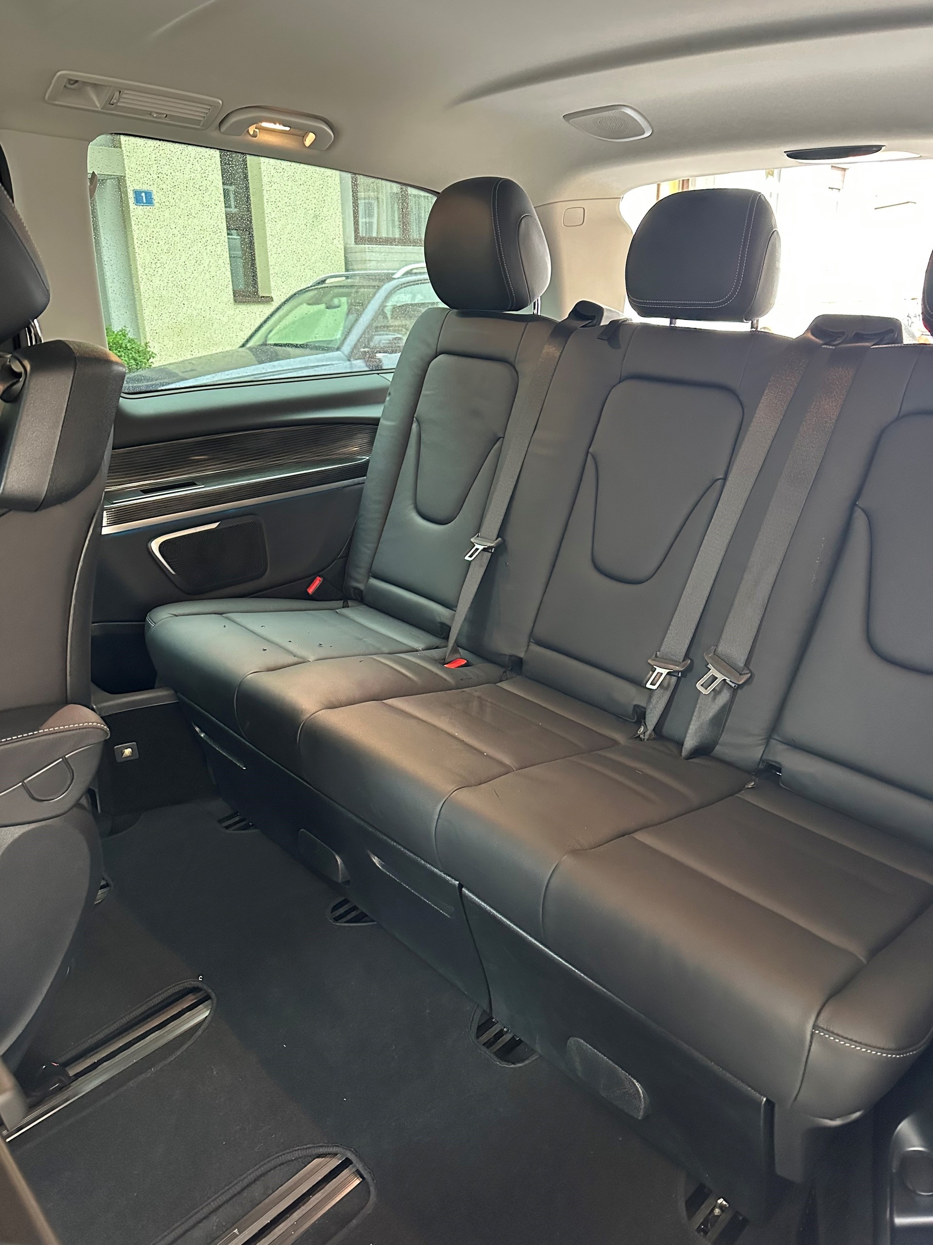 MERCEDES-BENZ V 300 d Avantgarde lang | 7 Sitze + Liegpaket | Distronic | 360° | Burmester | AHK | MB Garantie bis 07/2027-image-18