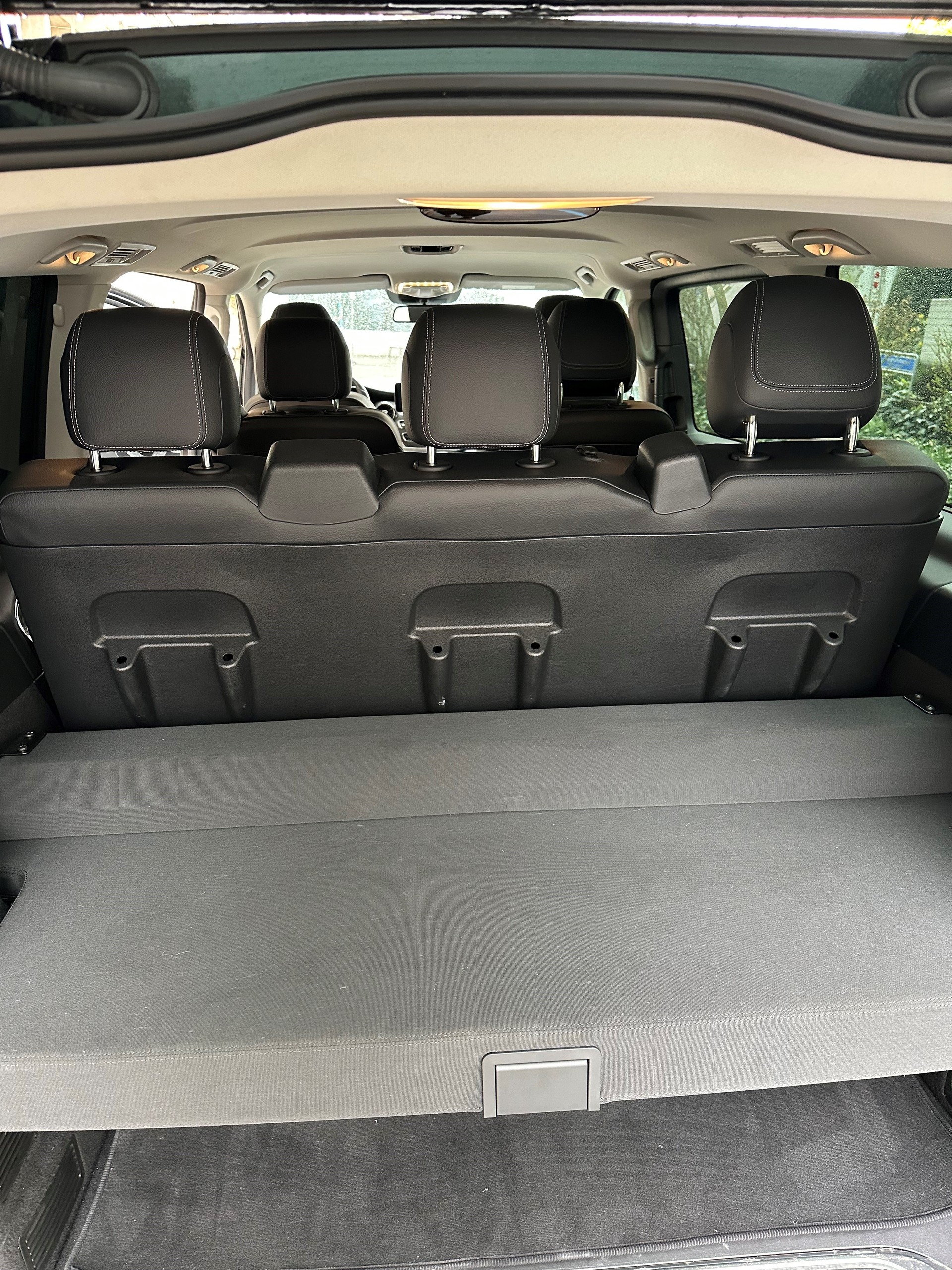 MERCEDES-BENZ V 300 d Avantgarde lang | 7 Sitze + Liegpaket | Distronic | 360° | Burmester | AHK | MB Garantie bis 07/2027-image-19