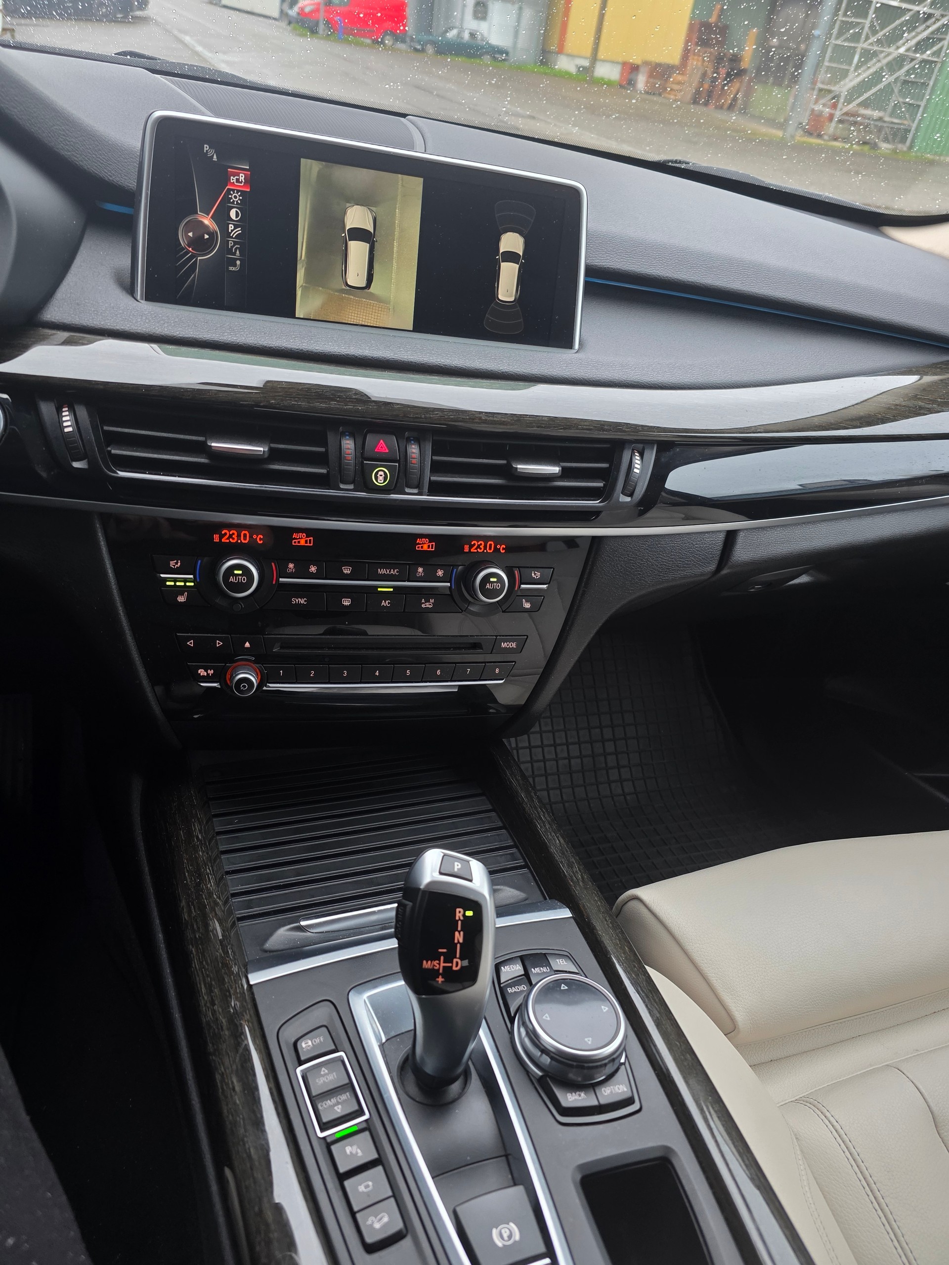 BMW X5 xDrive 30d Steptronic-image-16