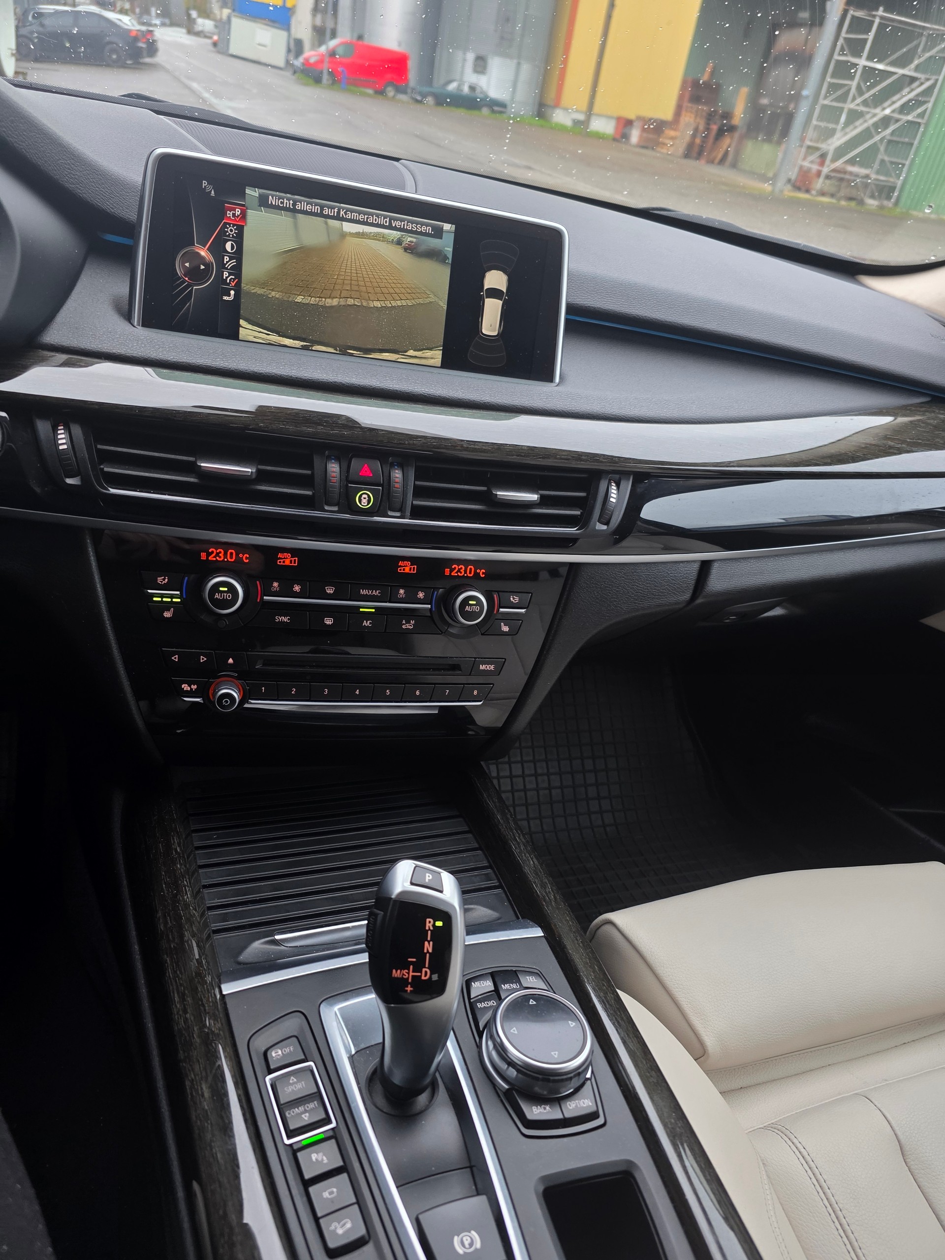 BMW X5 xDrive 30d Steptronic-image-17