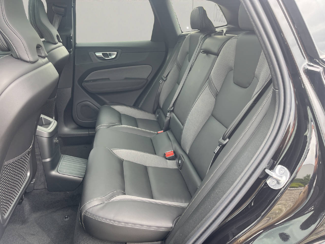 VOLVO XC60 2.0 T6 TE Black Edition eAWD .-image-13