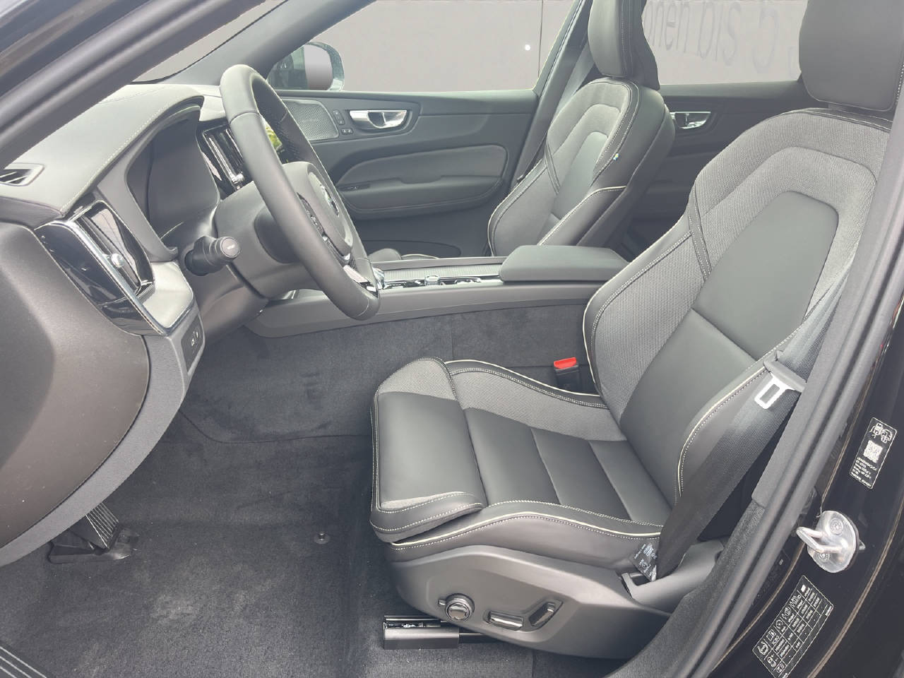 VOLVO XC60 2.0 T6 TE Black Edition eAWD .-image-9