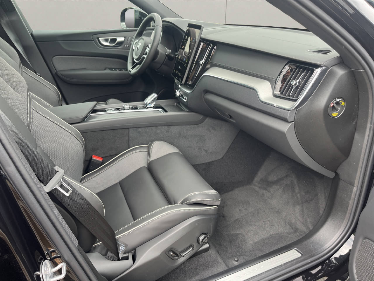 VOLVO XC60 2.0 T6 TE Black Edition eAWD .-image-15