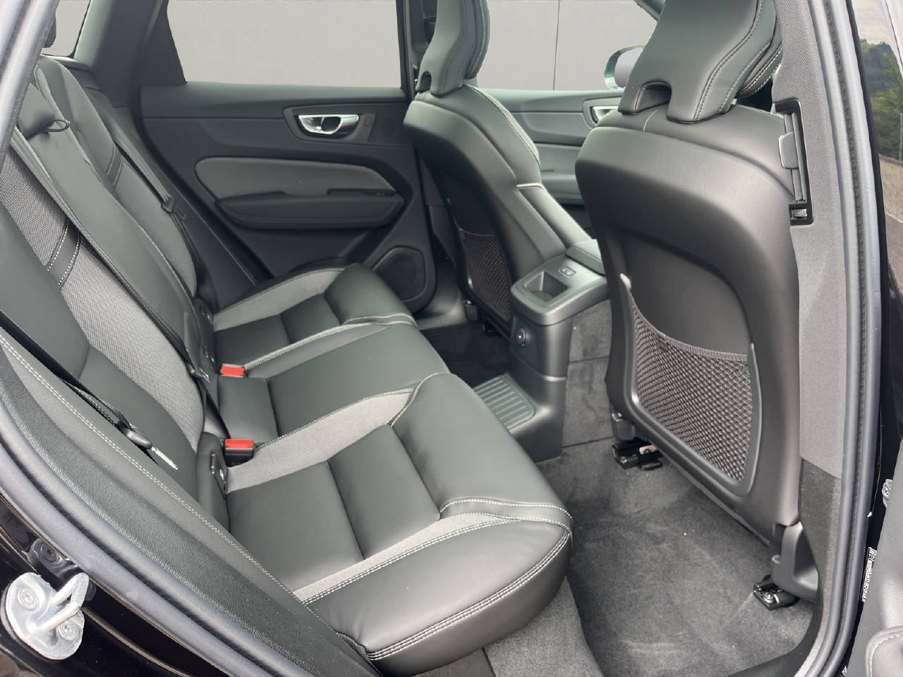 VOLVO XC60 2.0 T6 TE Black Edition eAWD .-image-14