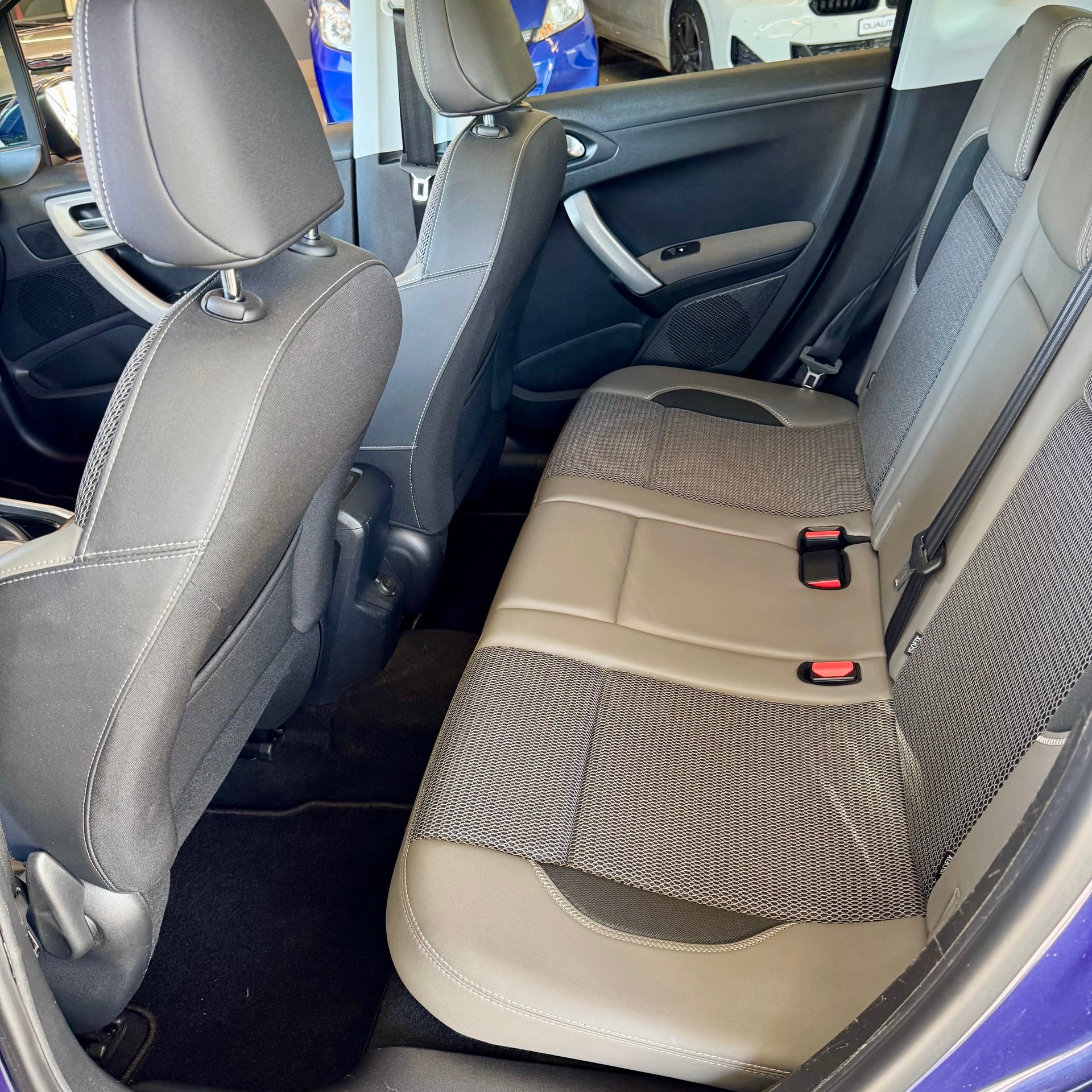 PEUGEOT 2008 1.2 PureTech Allure EAT6-image-9