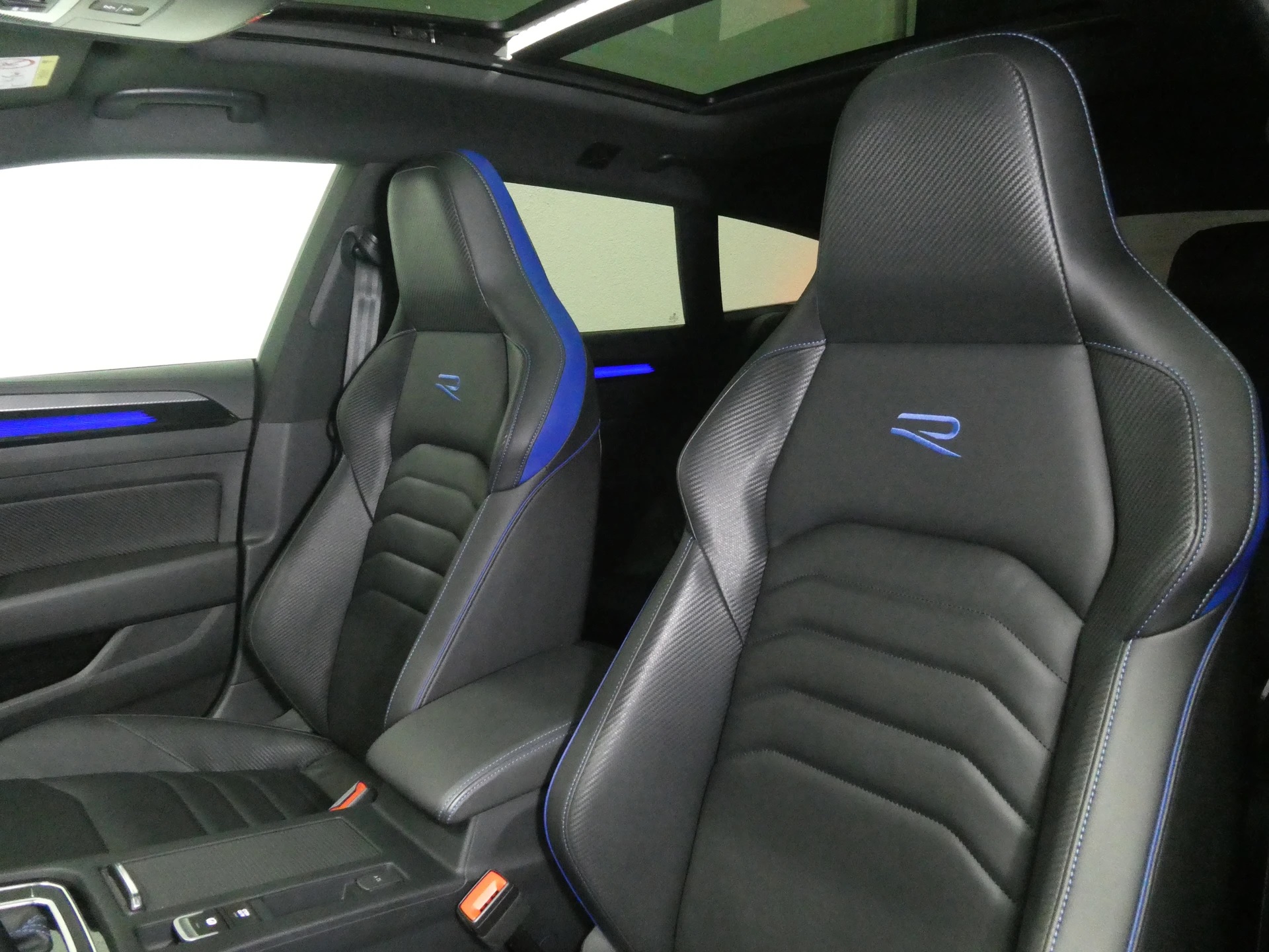 VW Arteon SB 2.0 TSI R 4Motion DSG - VOLLAUSTATTUNG - Panorama - Leder - Sportsitze - Harman/Kardon - AHK - 320 PS-image-8