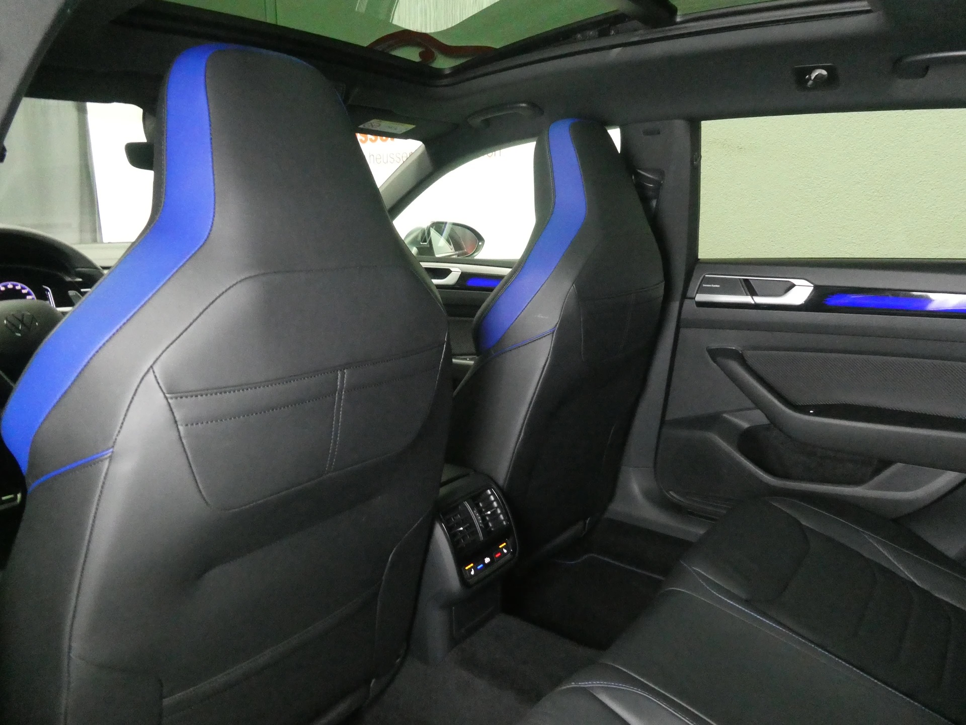 VW Arteon SB 2.0 TSI R 4Motion DSG - VOLLAUSTATTUNG - Panorama - Leder - Sportsitze - Harman/Kardon - AHK - 320 PS-image-9