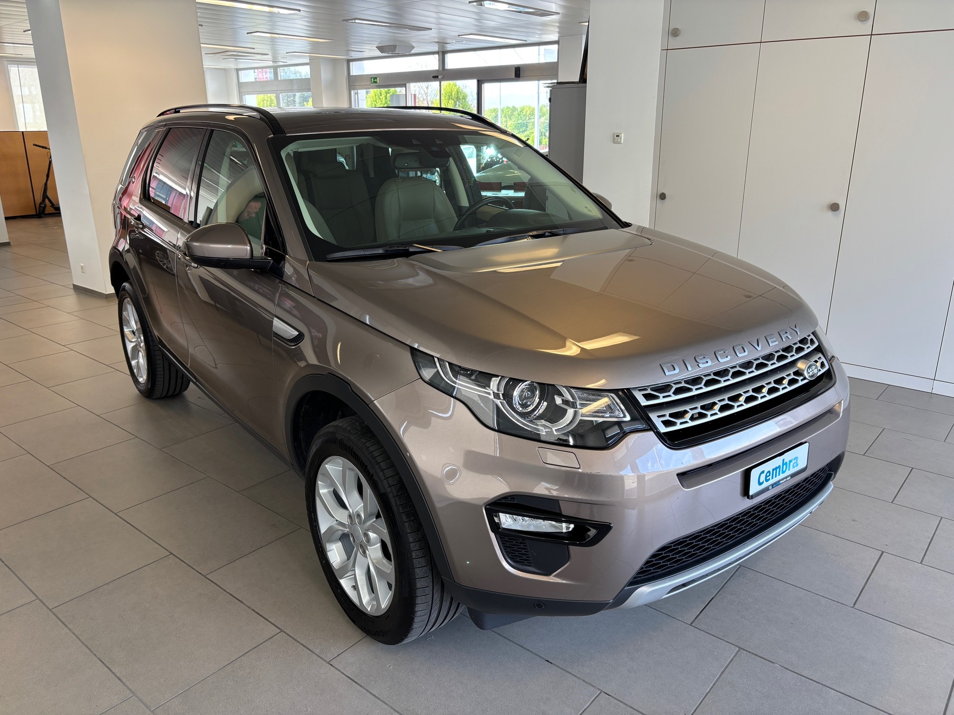 LAND ROVER Discovery Sport 2.0 TD4 HSE AT9-showroom-element-1