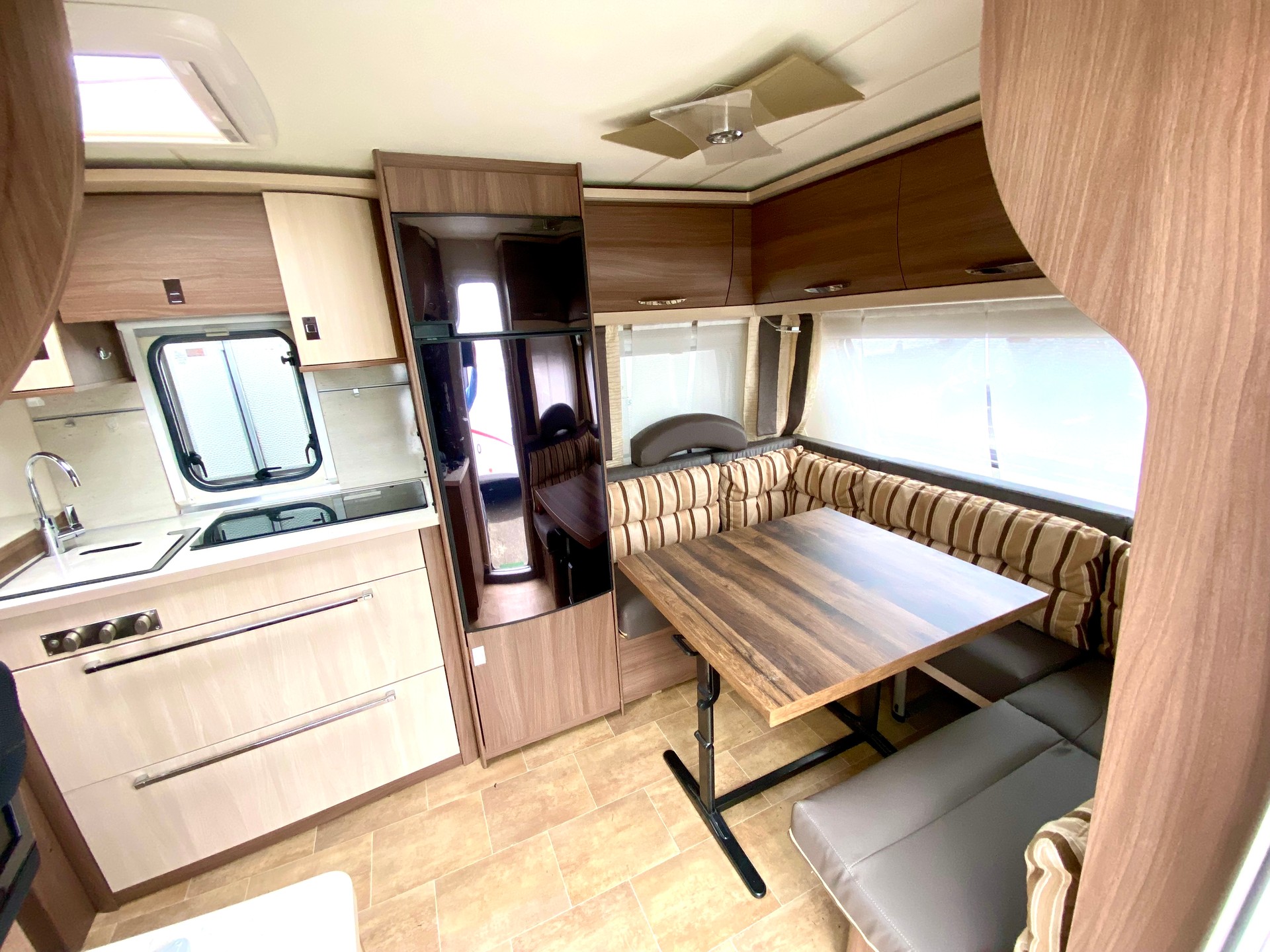 BÜRSTNER Averso Top-showroom-element-2
