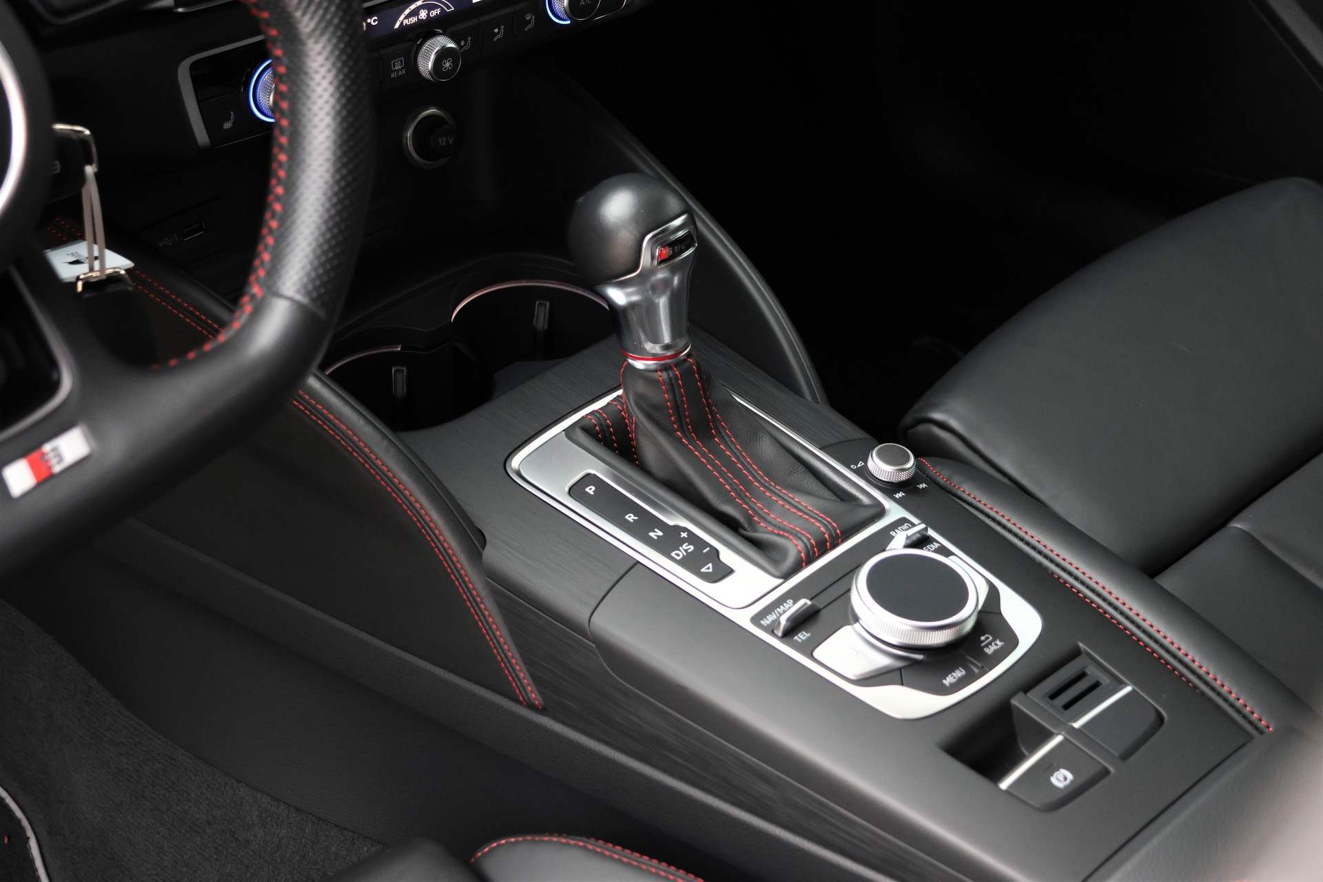 AUDI S3 Limousine 2.0 TFSI quattro S-tronic (CH)-image-10