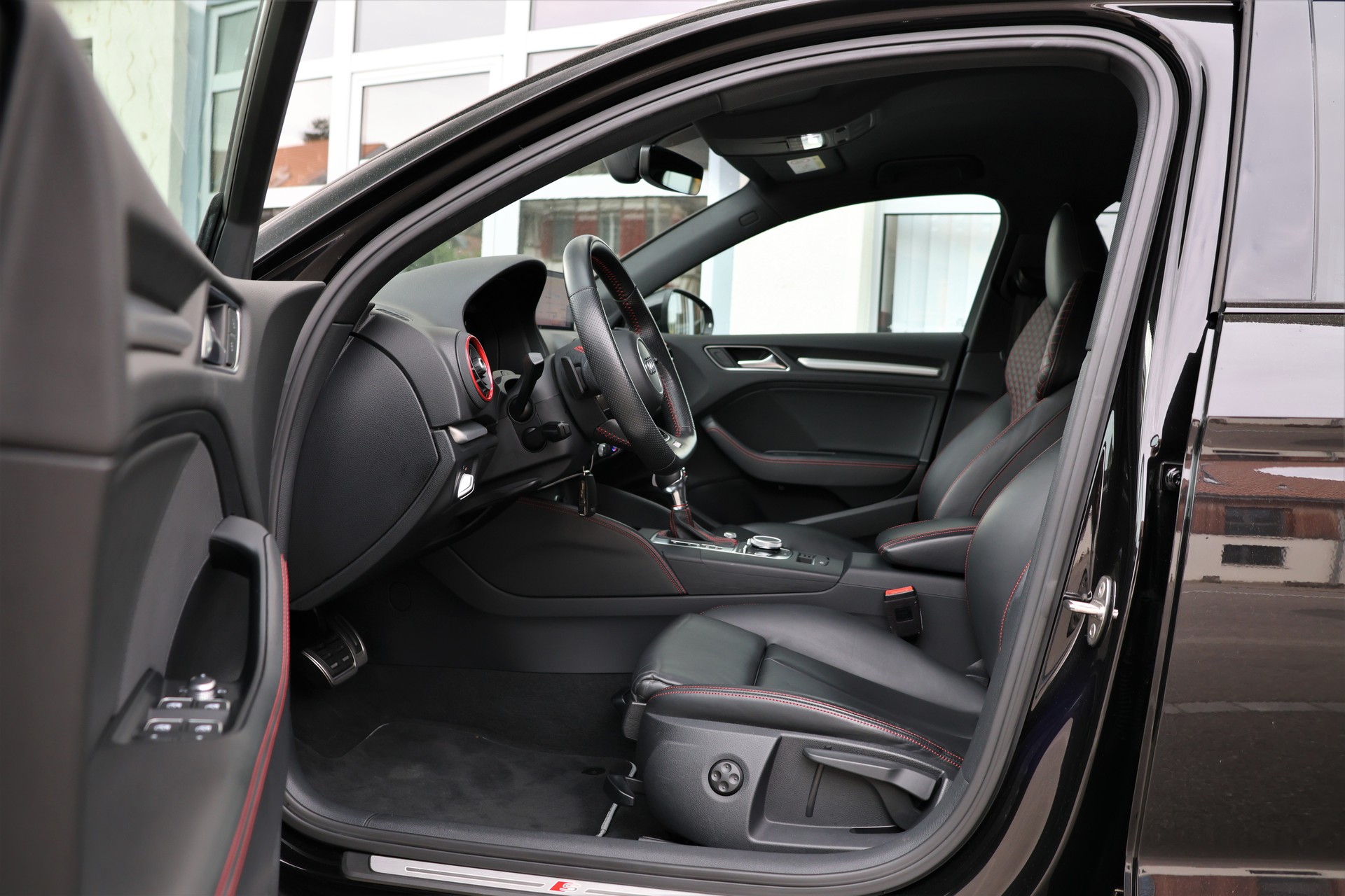AUDI S3 Limousine 2.0 TFSI quattro S-tronic (CH)-image-8