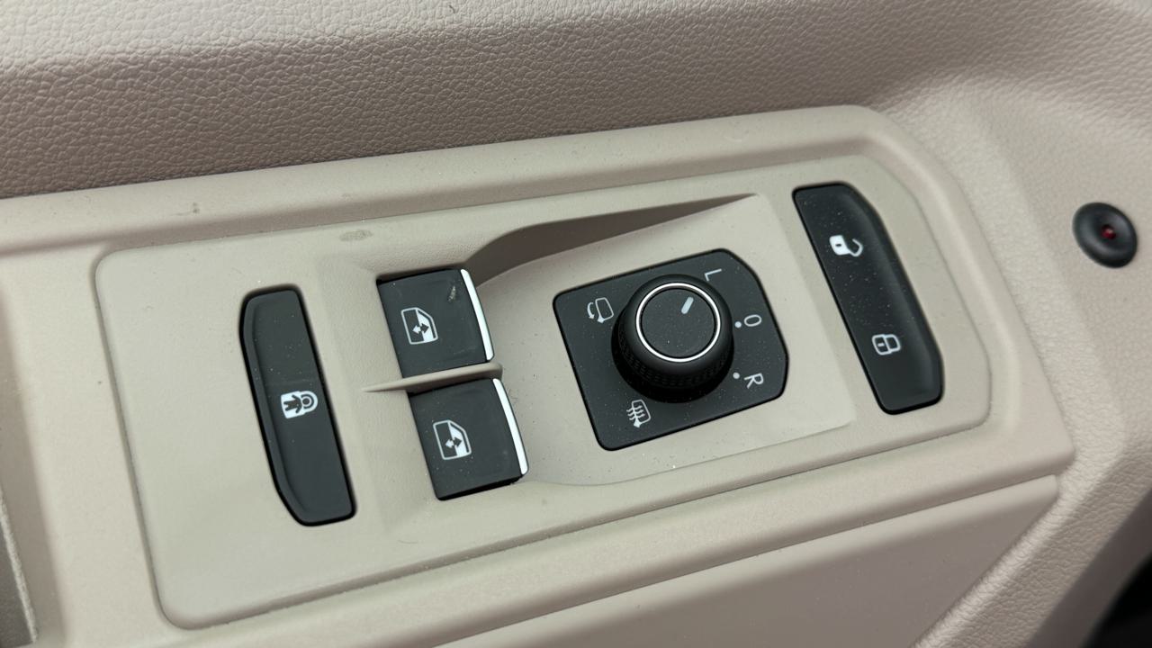 VW Multivan 1.5 eHybrid Life Edition Lang DSG-image-8