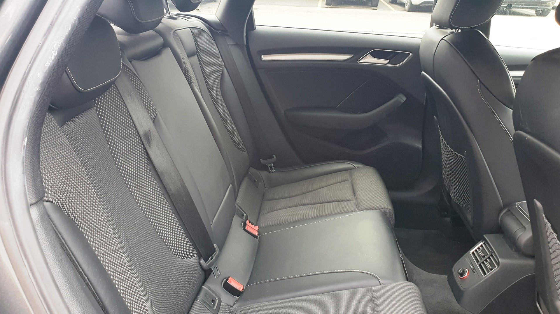 AUDI A3 Sportback 1.6TDI S-Line S-tronic-image-13