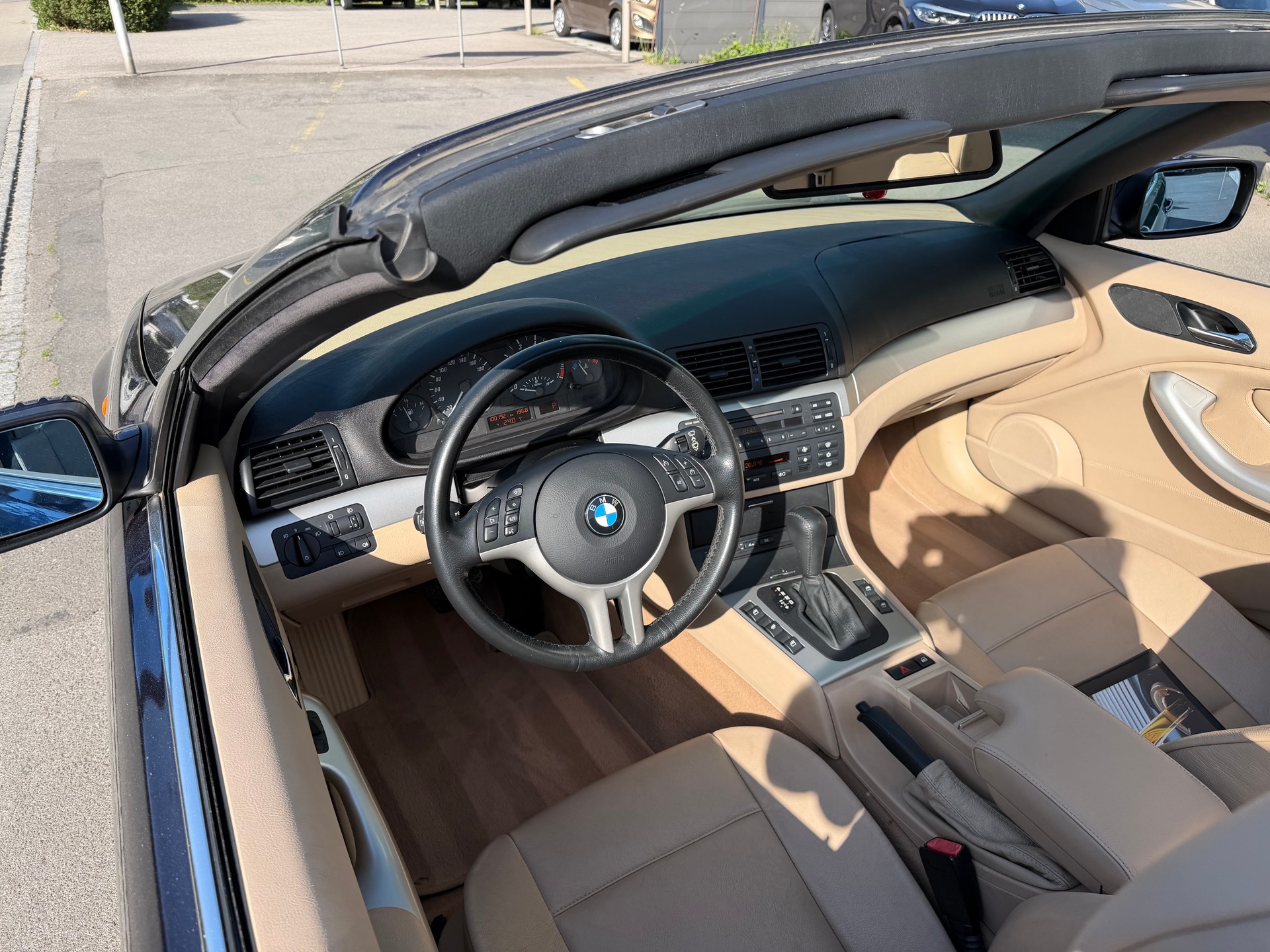 BMW 325Ci Cabriolet-image-6
