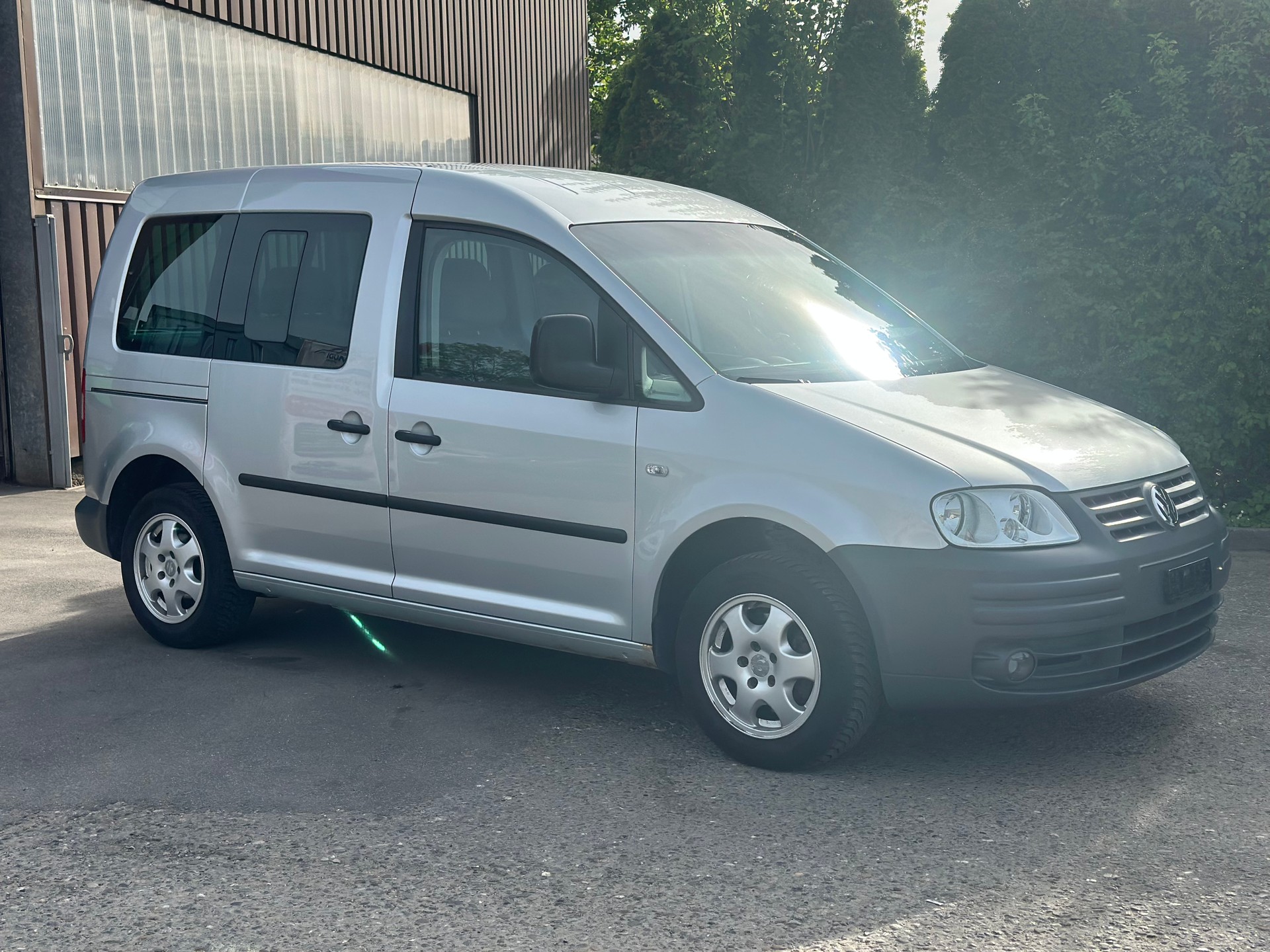 VW Caddy 1.6-image-1