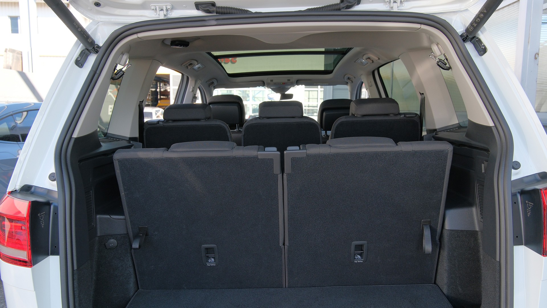 VW Touran 1.5 TSI EVO Comfortline United R Line DSG-image-21
