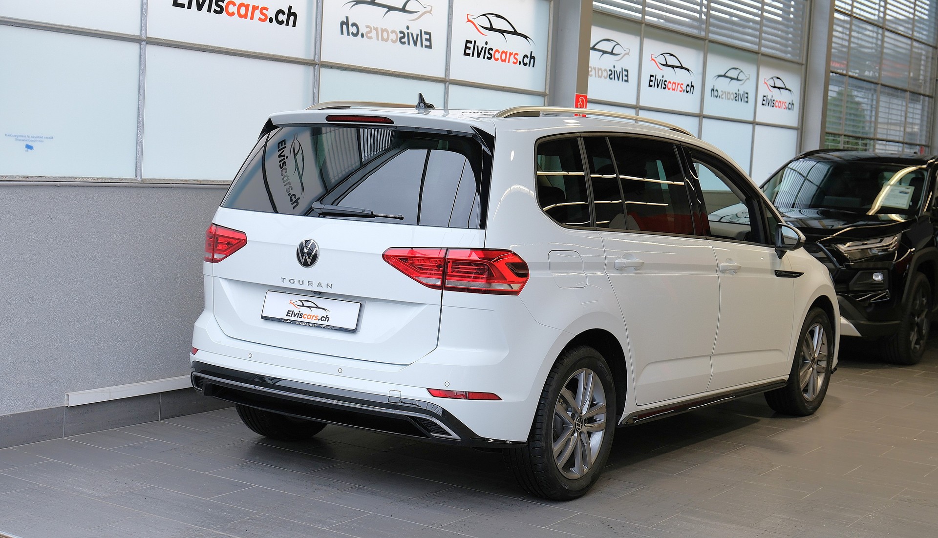 VW Touran 1.5 TSI EVO Comfortline United R Line DSG-image-22