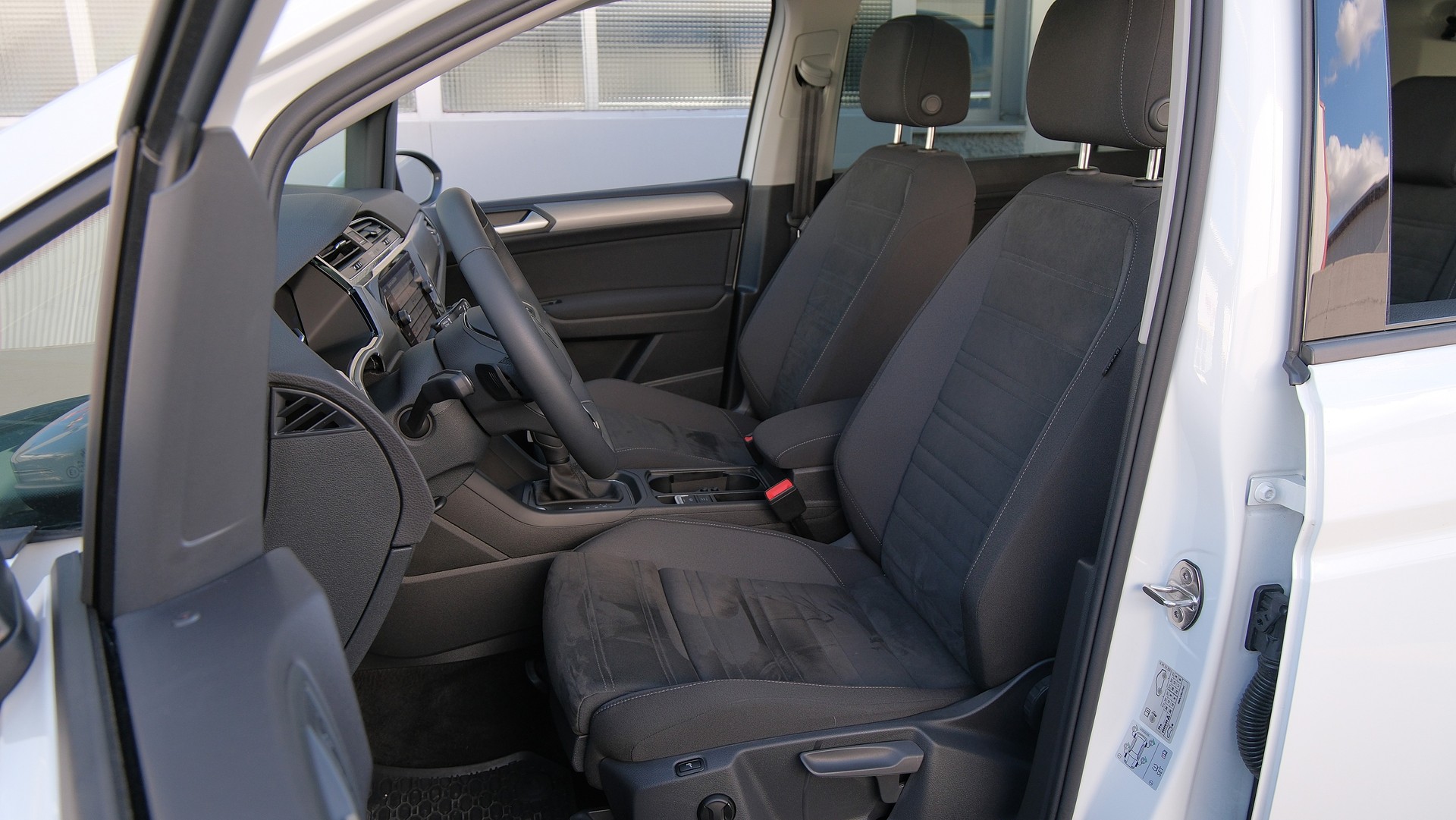 VW Touran 1.5 TSI EVO Comfortline United R Line DSG-image-4